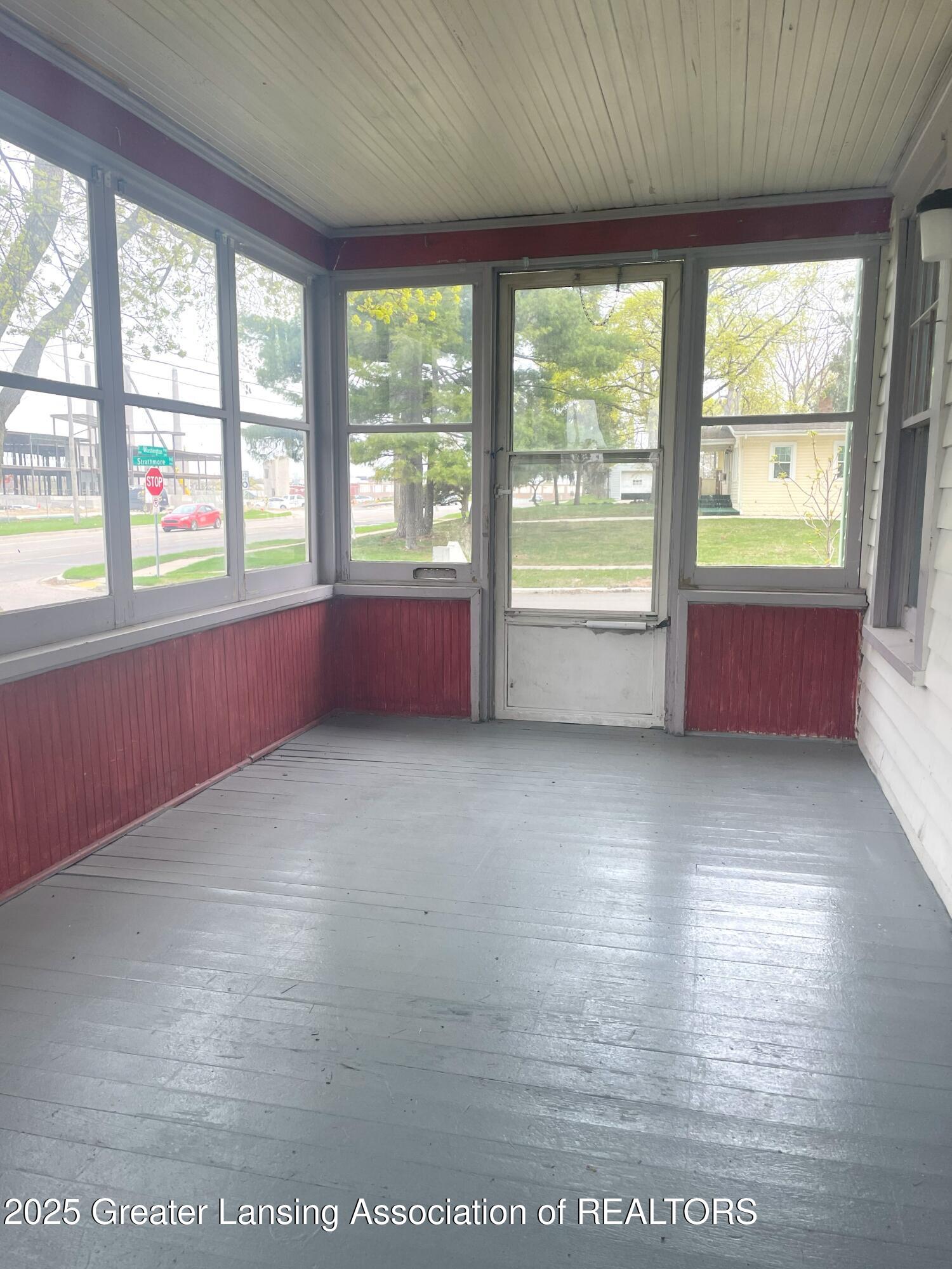 Lansing, Michigan 48910, United States, 2 Bedrooms Bedrooms, ,1 BathroomBathrooms,Residential,Active,18471