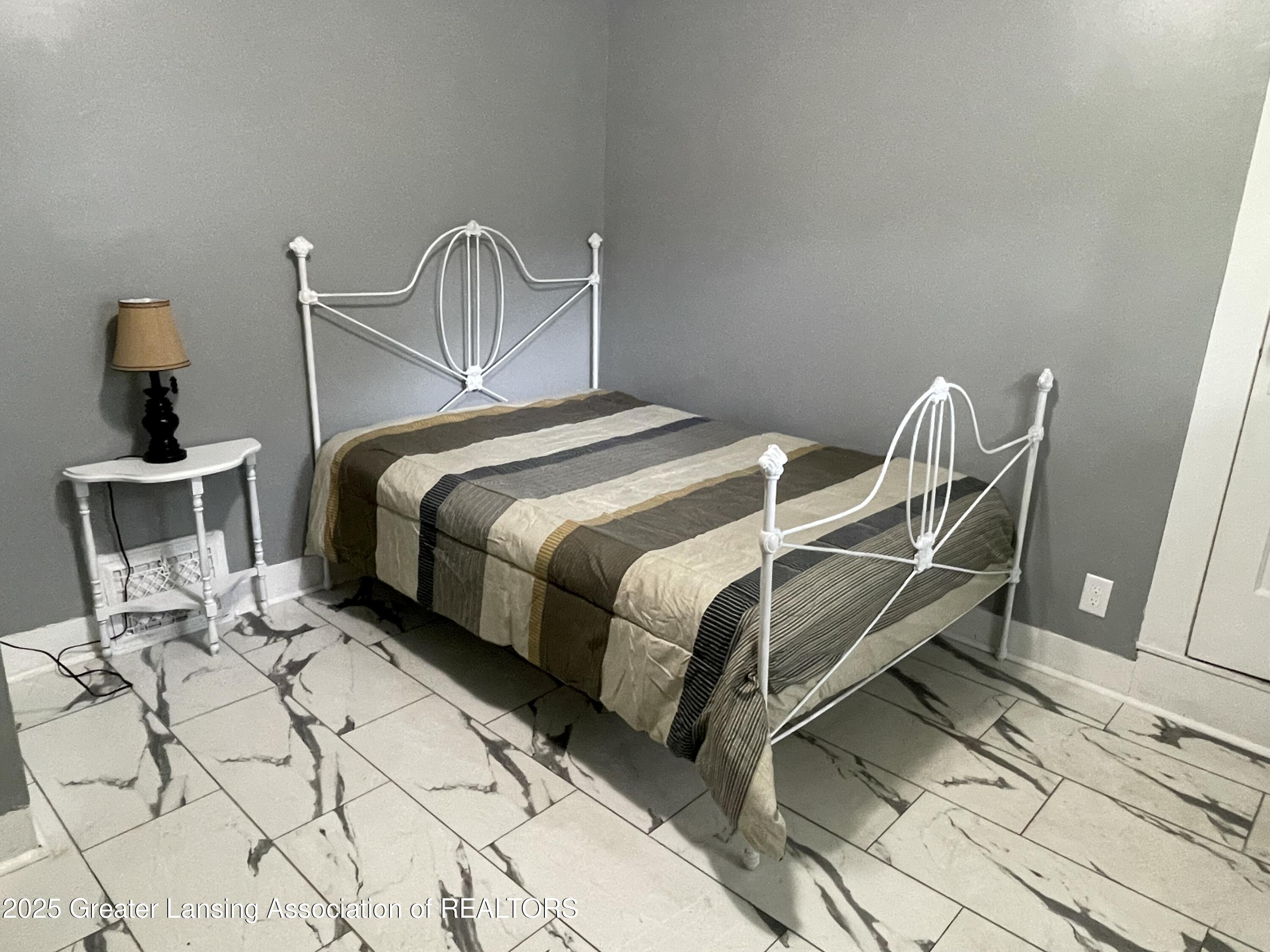 Lansing, Michigan 48910, United States, 2 Bedrooms Bedrooms, ,1 BathroomBathrooms,Residential,Active,18471