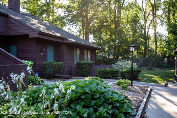 101 E JOLLY RD APT B8, LANSING, MI 48910 - Image 4e975ec04b2a0f1e204794b8cf009ff5/3126996099