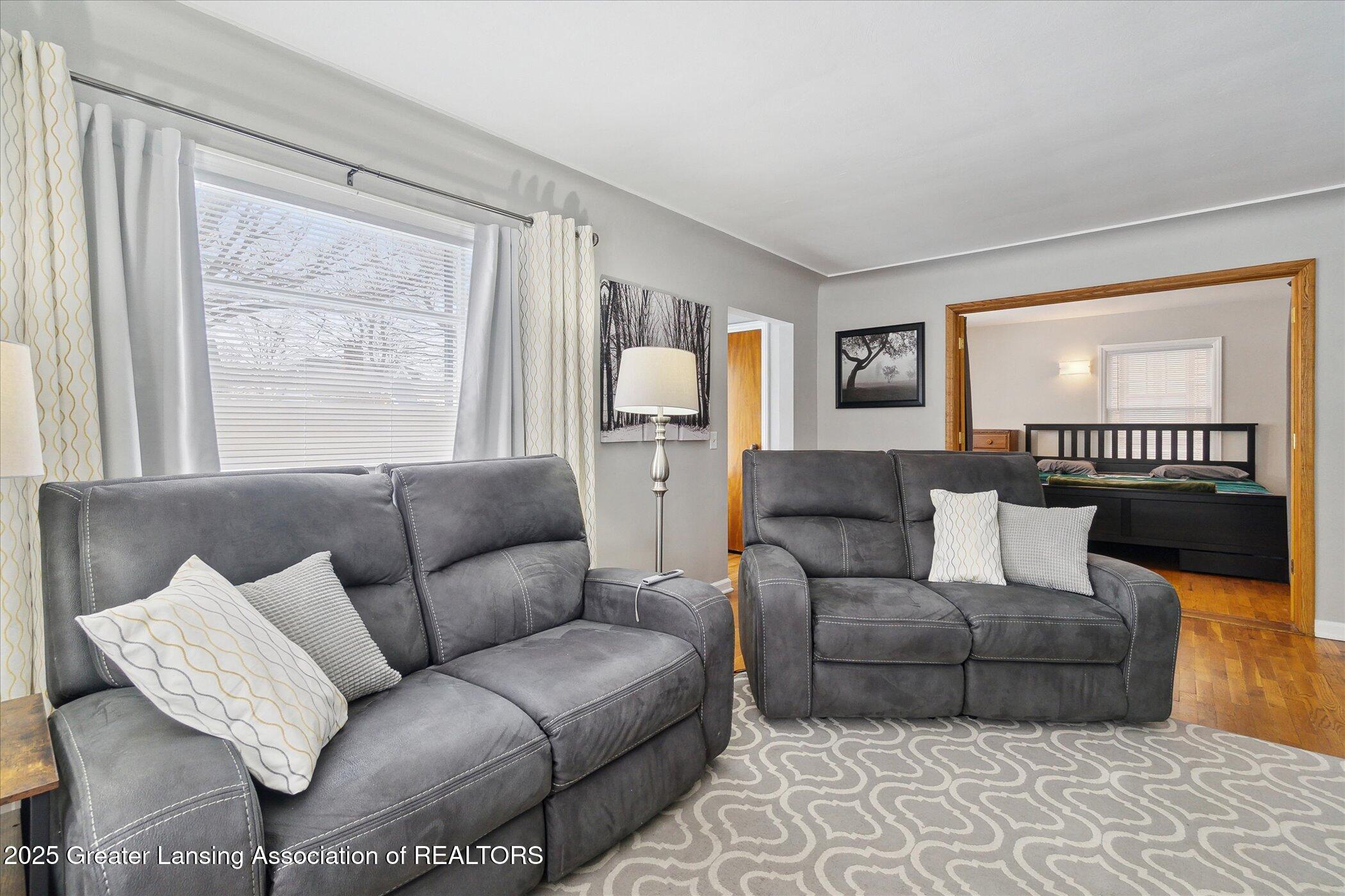 Lansing, Michigan 48915, United States, 4 Bedrooms Bedrooms, ,2 BathroomsBathrooms,Residential,Pending,11523