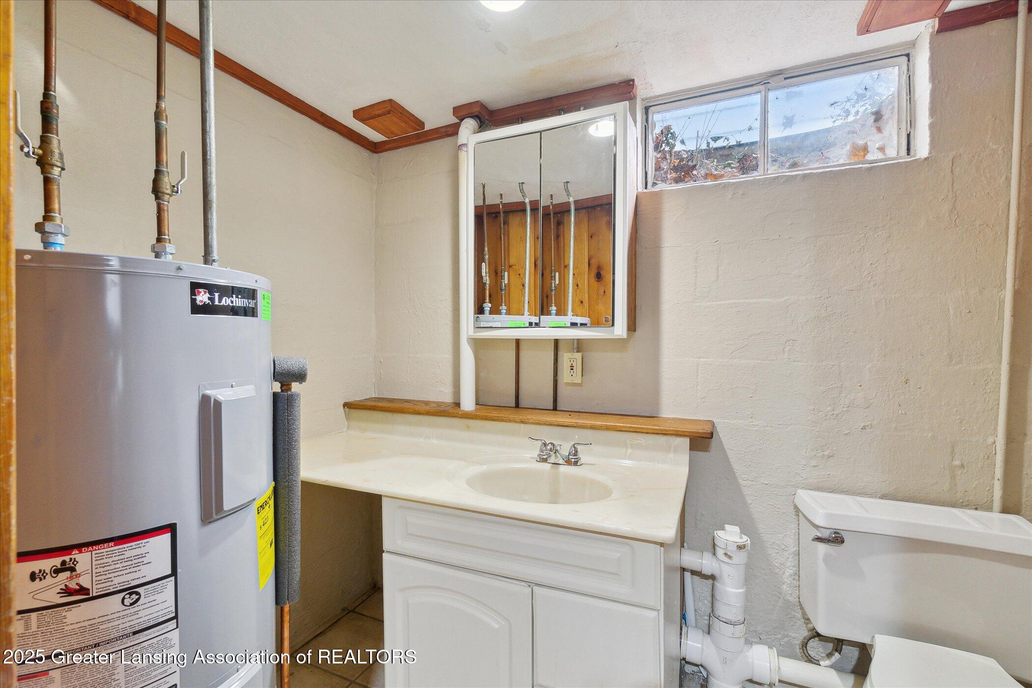 Lansing, Michigan 48915, United States, 4 Bedrooms Bedrooms, ,2 BathroomsBathrooms,Residential,Pending,11523