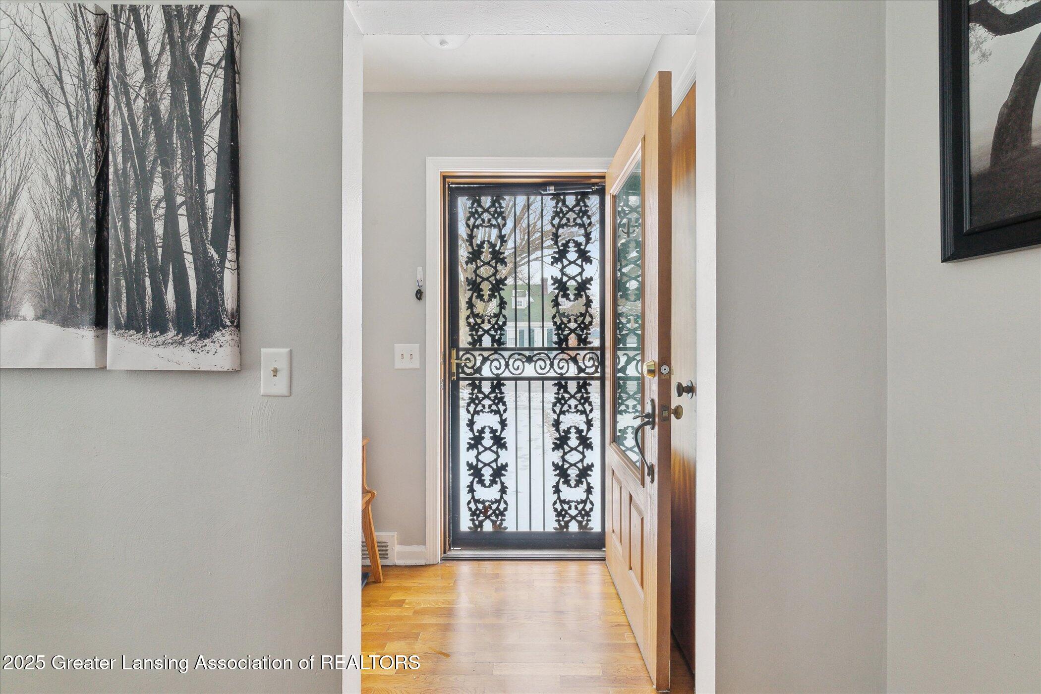 Lansing, Michigan 48915, United States, 4 Bedrooms Bedrooms, ,2 BathroomsBathrooms,Residential,Pending,11523