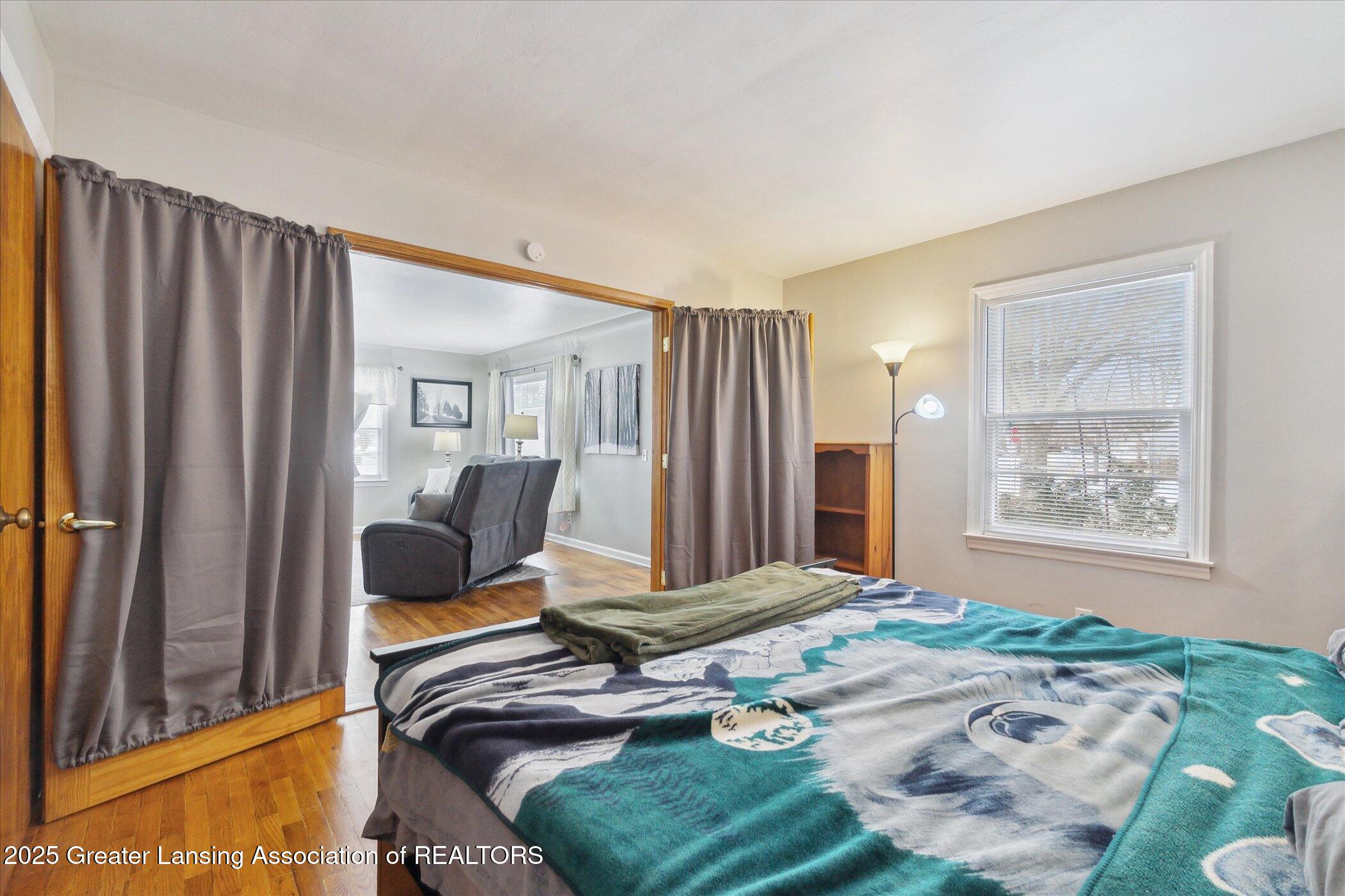 Lansing, Michigan 48915, United States, 4 Bedrooms Bedrooms, ,2 BathroomsBathrooms,Residential,Pending,11523