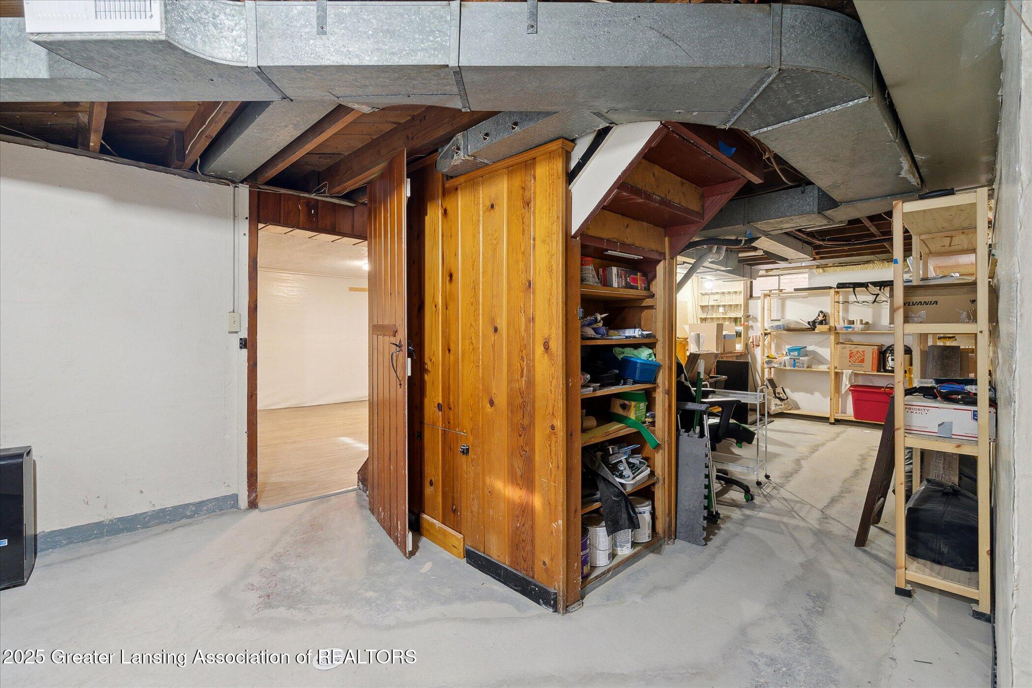 Lansing, Michigan 48915, United States, 4 Bedrooms Bedrooms, ,2 BathroomsBathrooms,Residential,Pending,11523