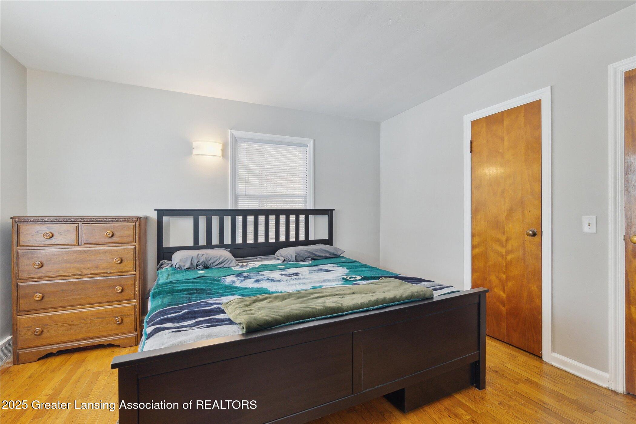 Lansing, Michigan 48915, United States, 4 Bedrooms Bedrooms, ,2 BathroomsBathrooms,Residential,Pending,11523