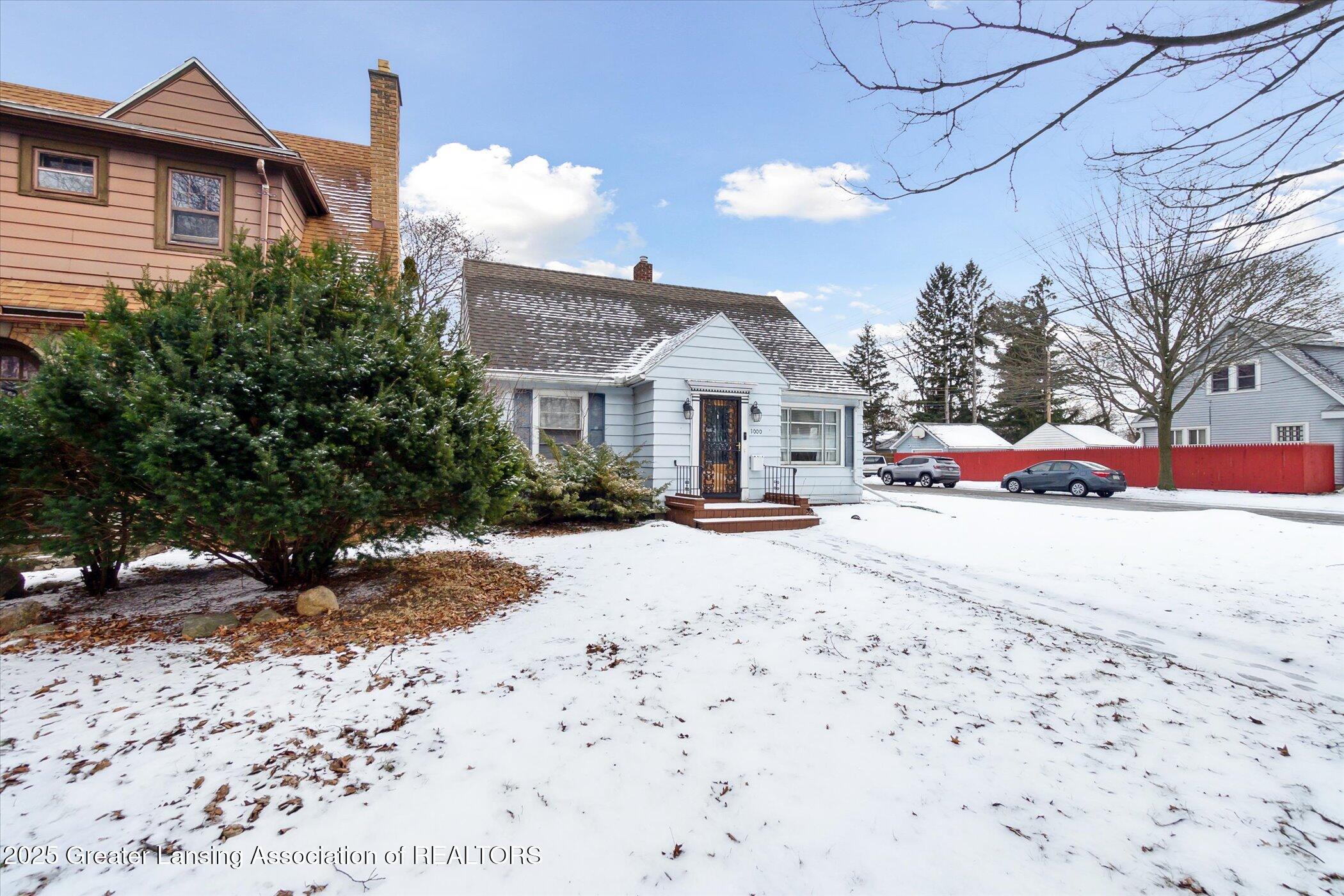 Lansing, Michigan 48915, United States, 4 Bedrooms Bedrooms, ,2 BathroomsBathrooms,Residential,Pending,11523