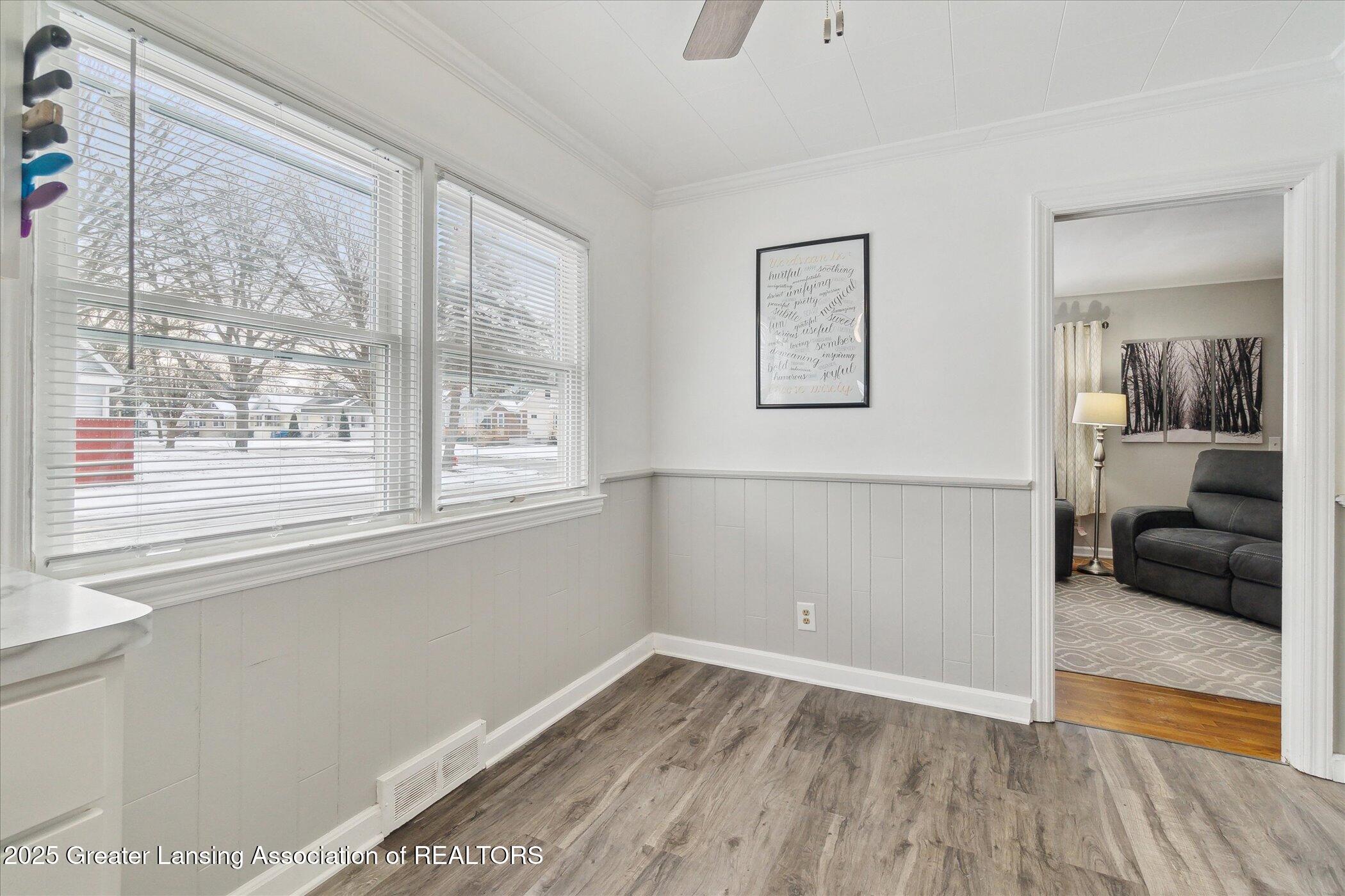 Lansing, Michigan 48915, United States, 4 Bedrooms Bedrooms, ,2 BathroomsBathrooms,Residential,Pending,11523