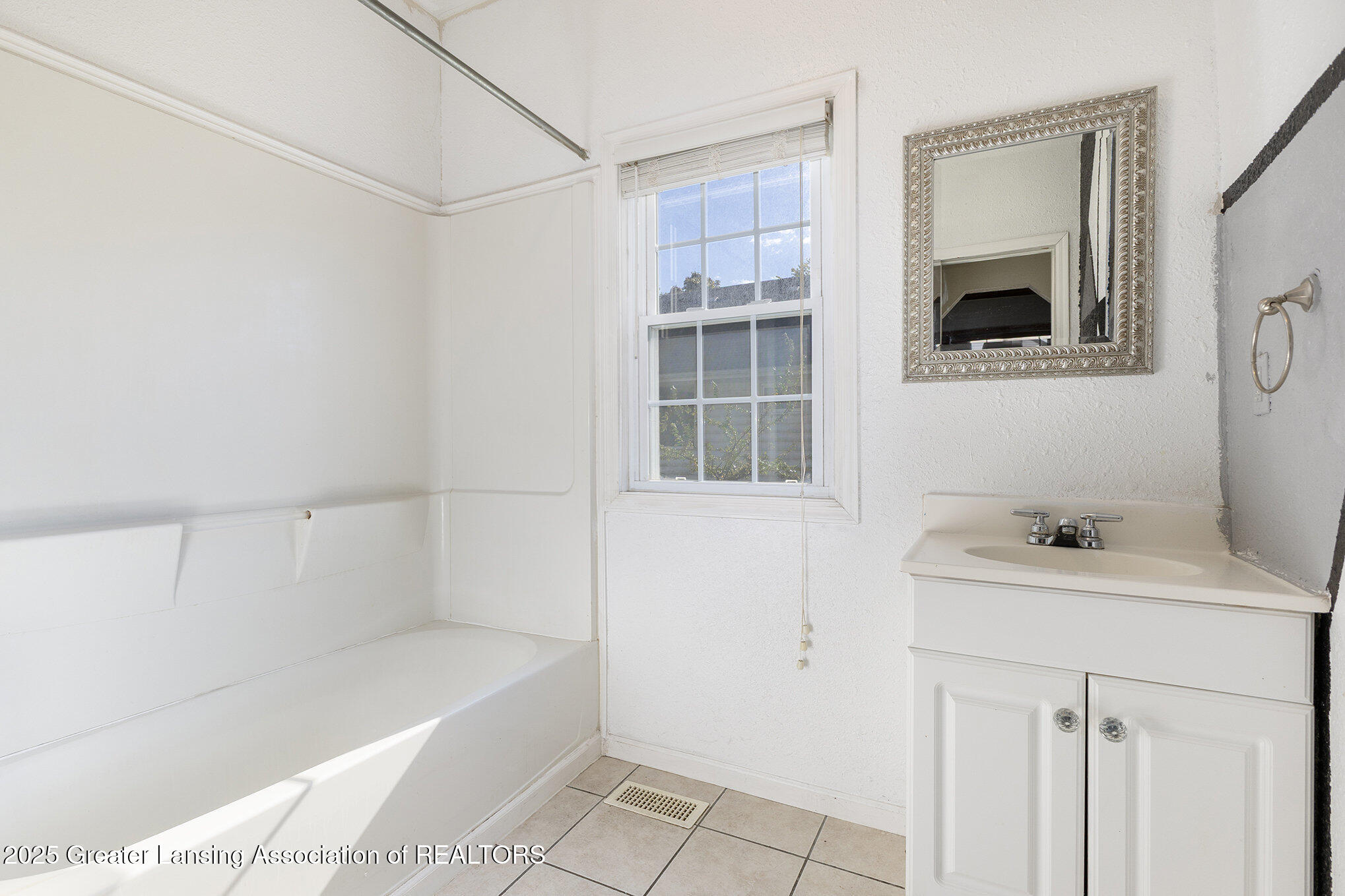 Lansing, Michigan 48912, United States, 3 Bedrooms Bedrooms, ,2 BathroomsBathrooms,Residential,Active,231340