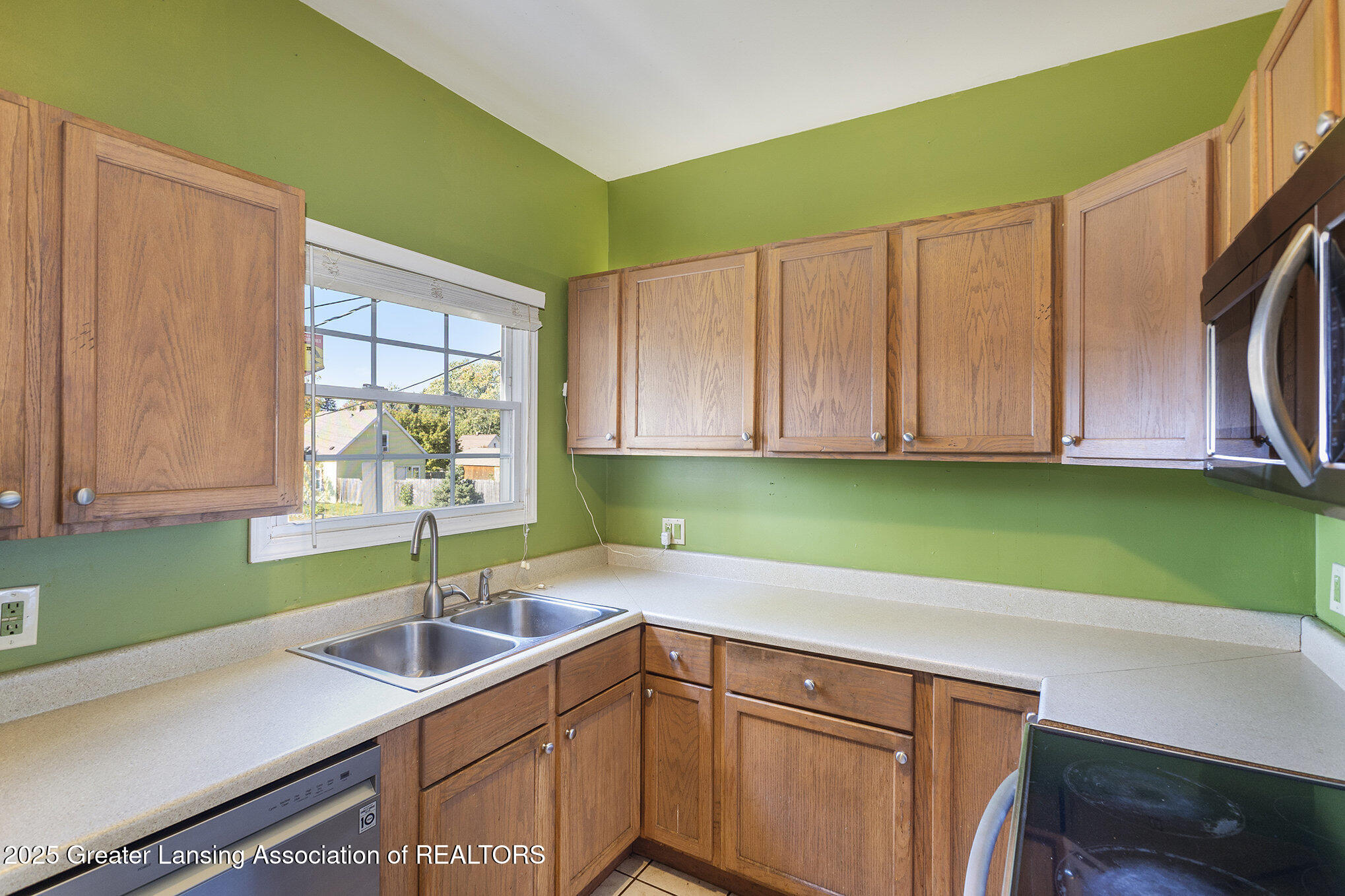 Lansing, Michigan 48912, United States, 3 Bedrooms Bedrooms, ,2 BathroomsBathrooms,Residential,Active,231340