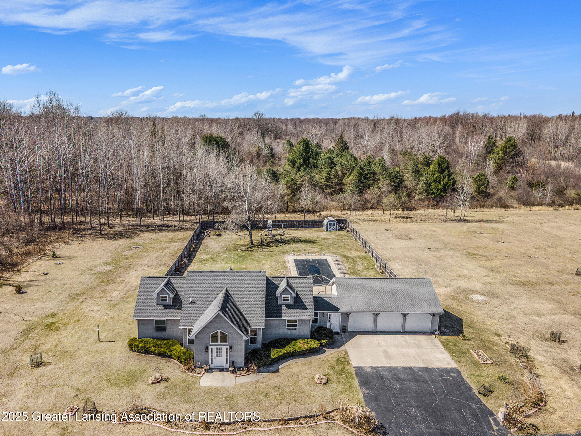 Shepherd, Michigan 48883, United States, 3 Bedrooms Bedrooms, ,3 BathroomsBathrooms,Residential,Active,96545