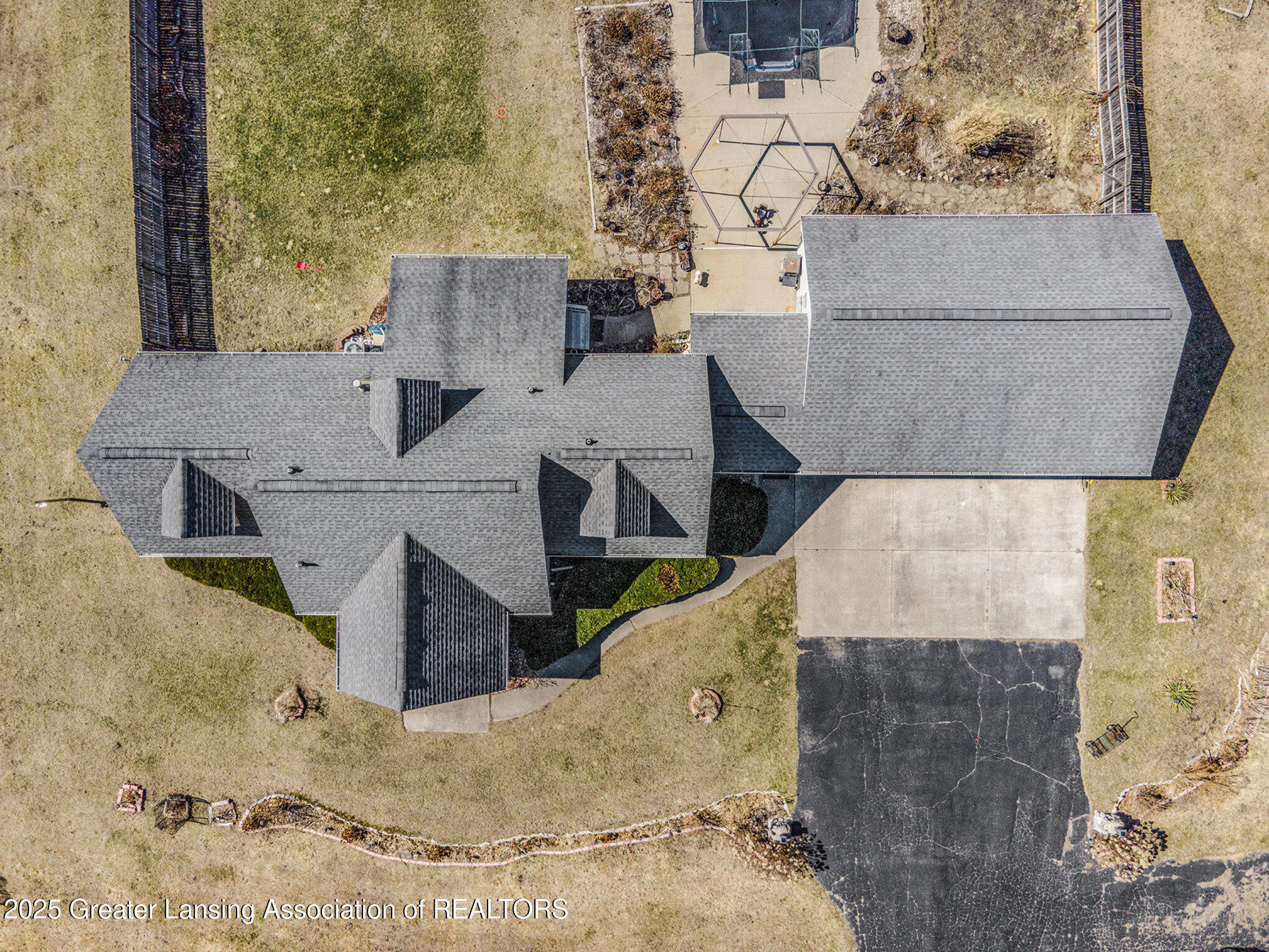 Shepherd, Michigan 48883, United States, 3 Bedrooms Bedrooms, ,3 BathroomsBathrooms,Residential,Active,96545