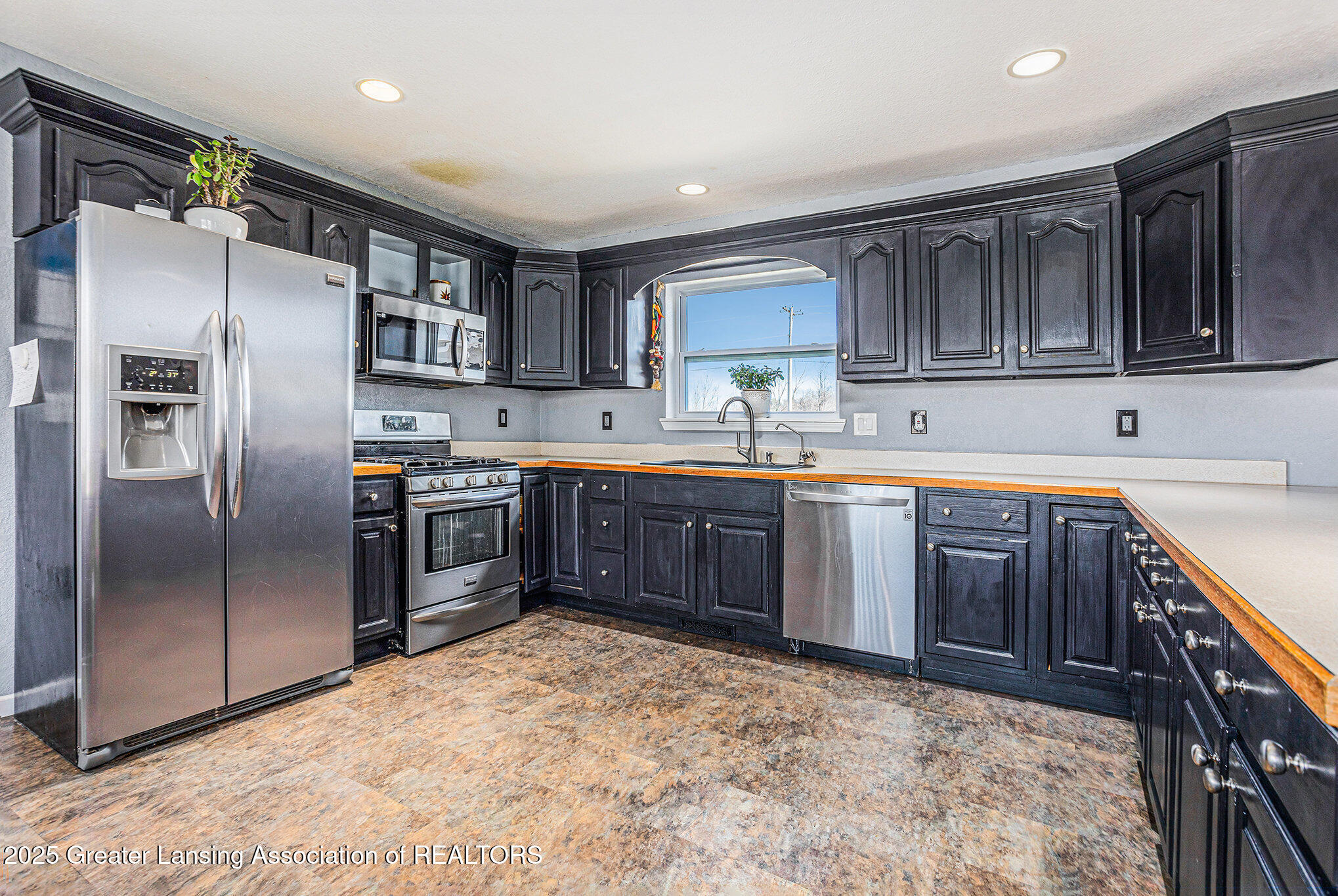 Shepherd, Michigan 48883, United States, 3 Bedrooms Bedrooms, ,3 BathroomsBathrooms,Residential,Active,96545