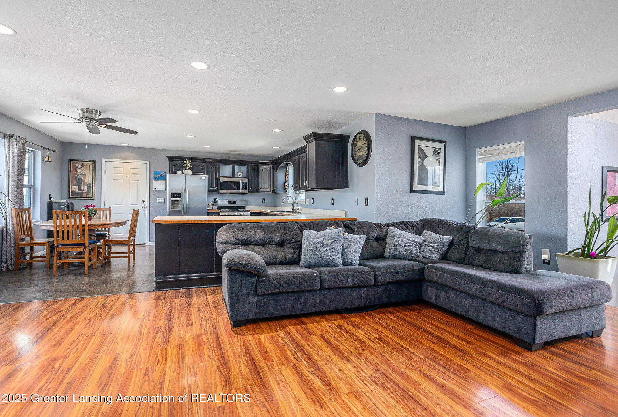 Shepherd, Michigan 48883, United States, 3 Bedrooms Bedrooms, ,3 BathroomsBathrooms,Residential,Active,96545