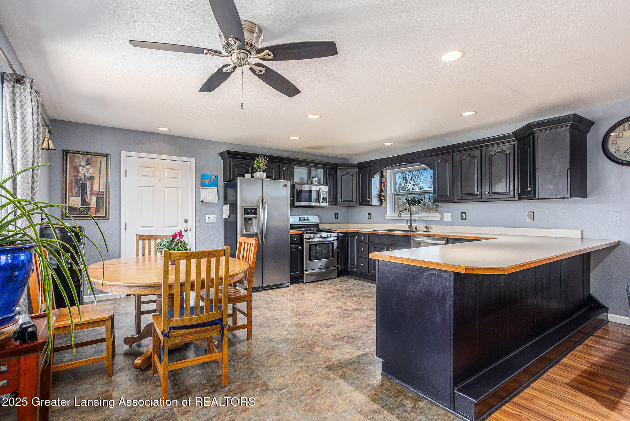 Shepherd, Michigan 48883, United States, 3 Bedrooms Bedrooms, ,3 BathroomsBathrooms,Residential,Active,96545