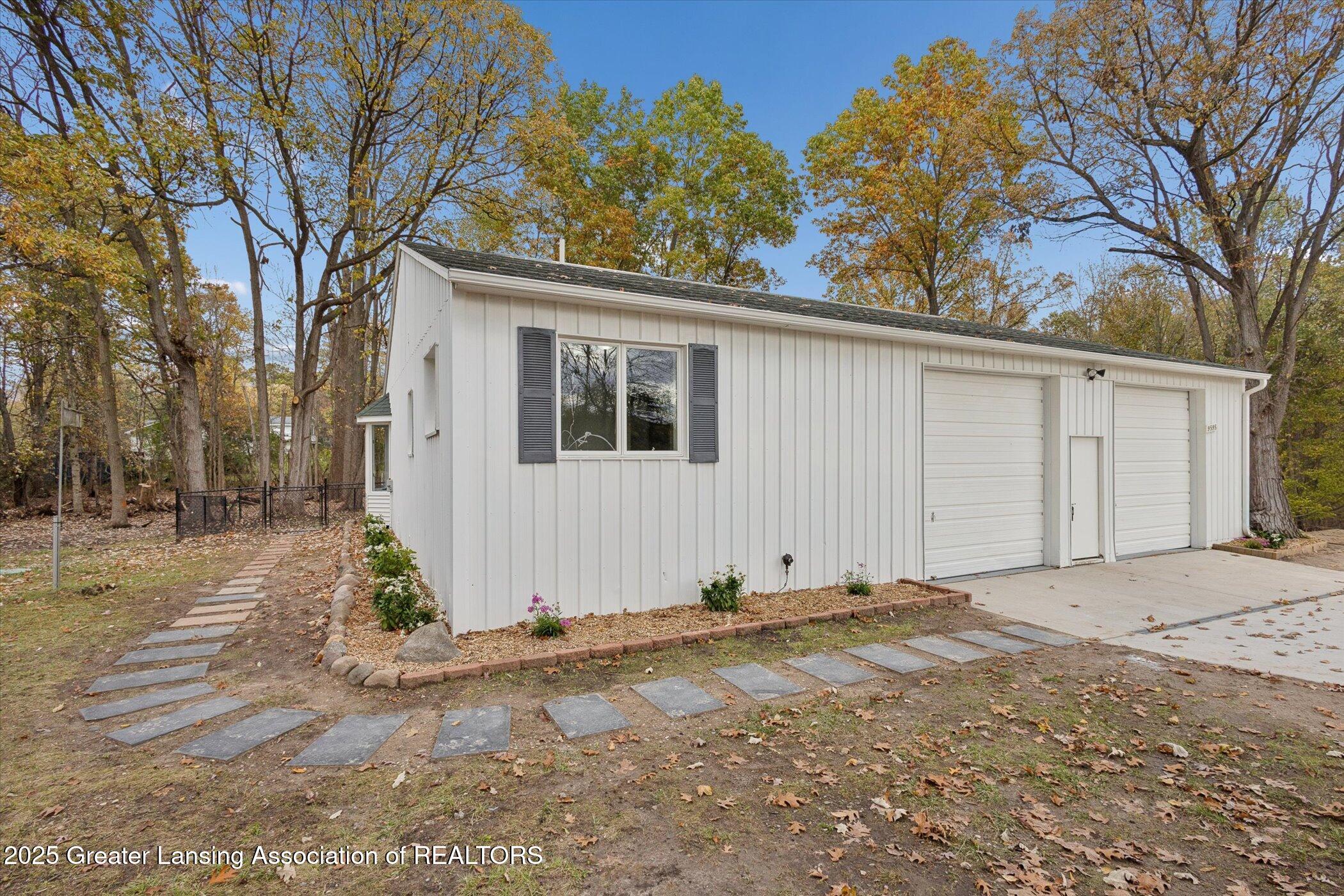 9595 E State Road