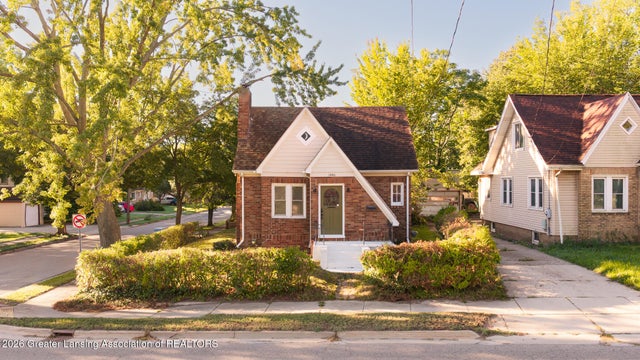 1446 E Oakland Avenue