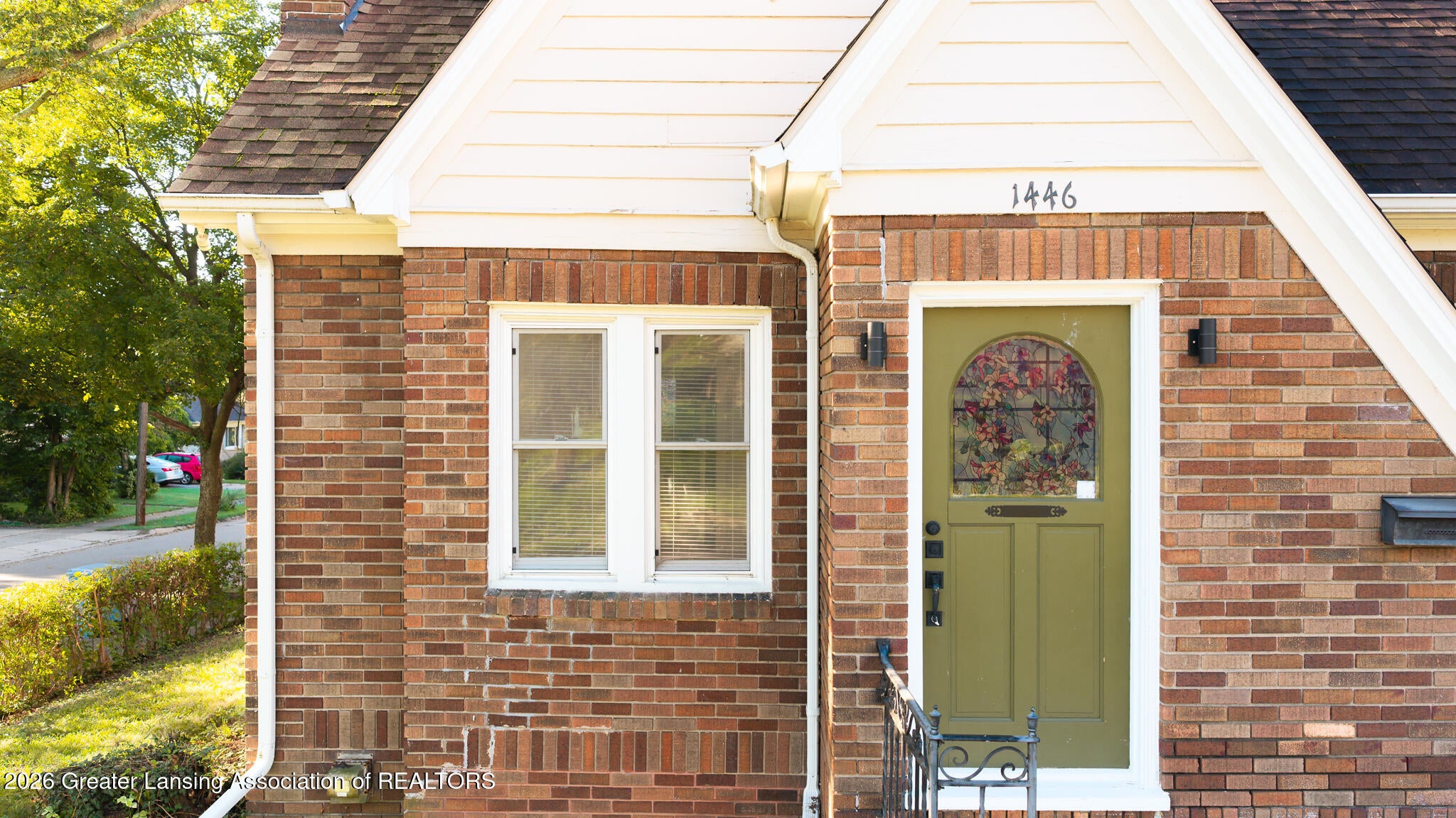 1446 E Oakland Avenue - Photo 2