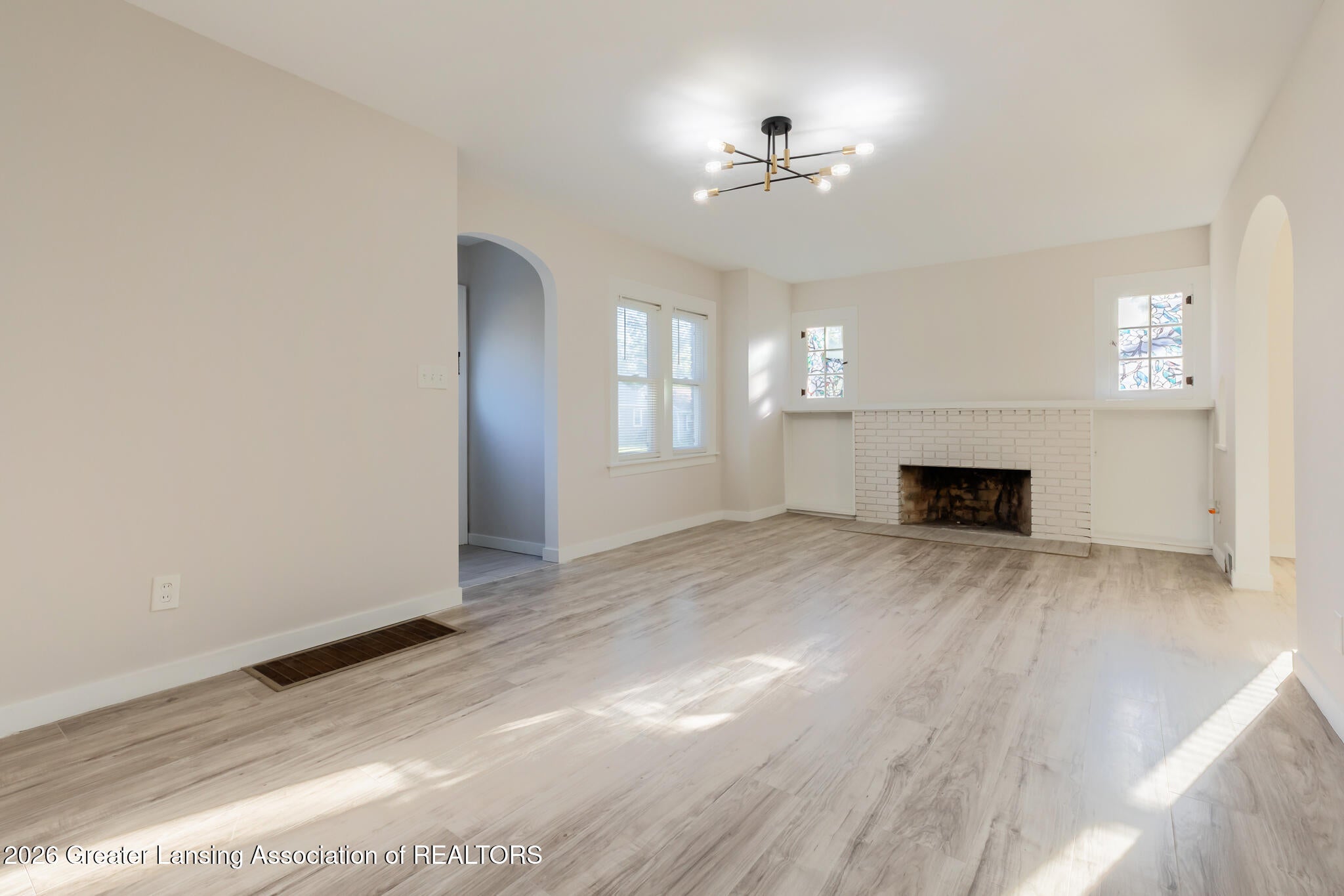 1446 E Oakland Avenue - Photo 4
