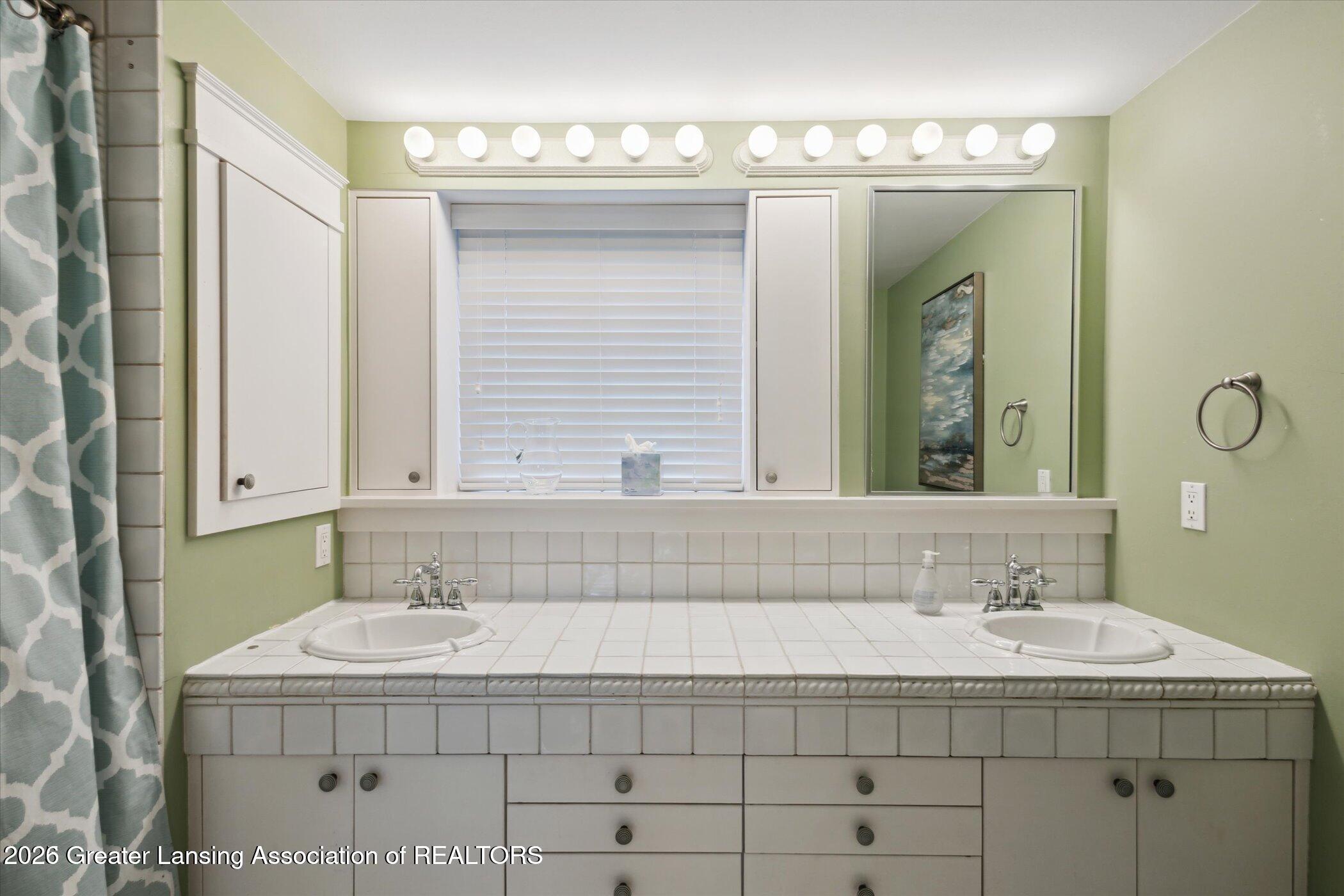 Lansing, Michigan, 48911, United States, 5 Bedrooms Bedrooms, ,5 BathroomsBathrooms,Residential,Active,2027073