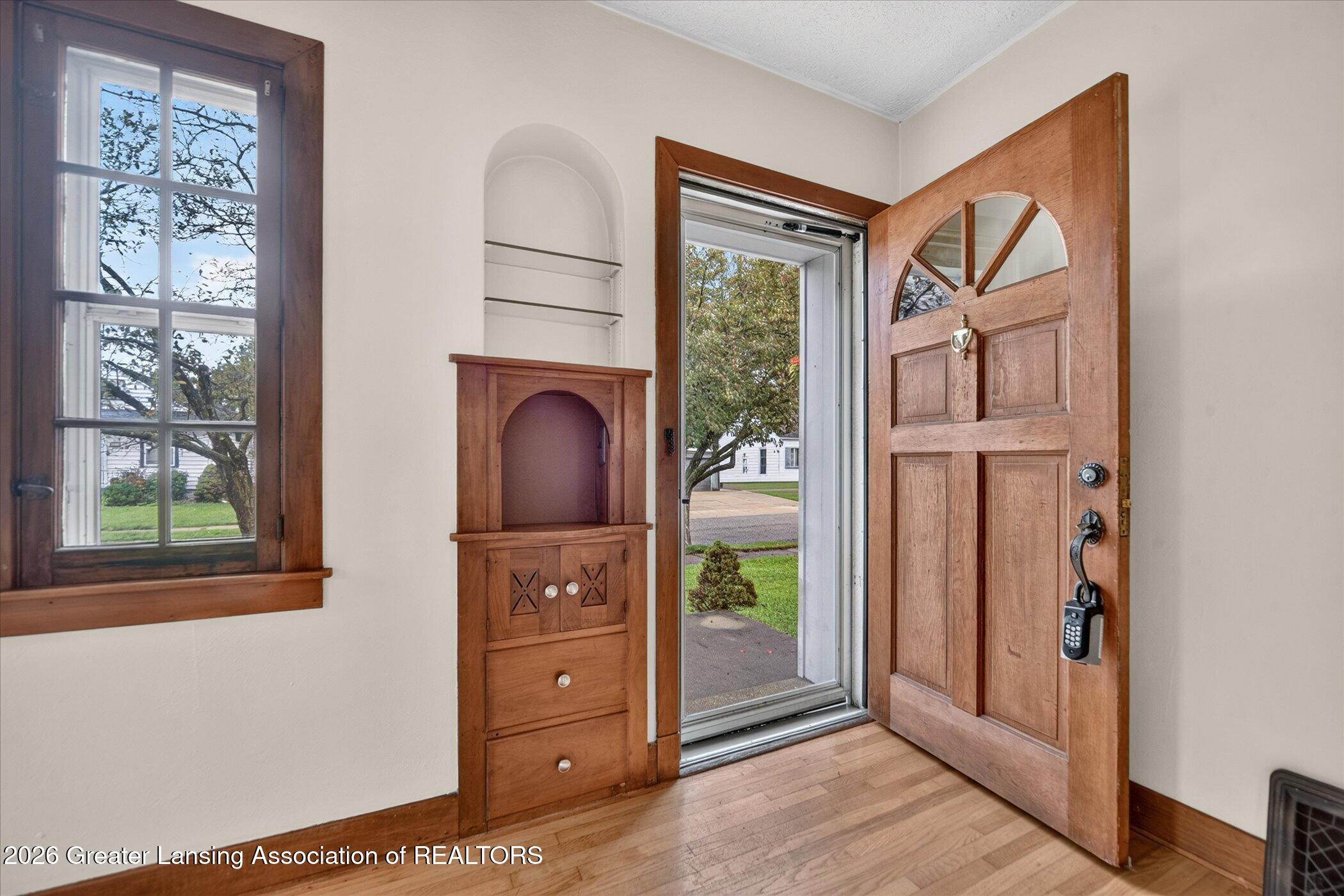 2029 Harding Avenue - Photo 3