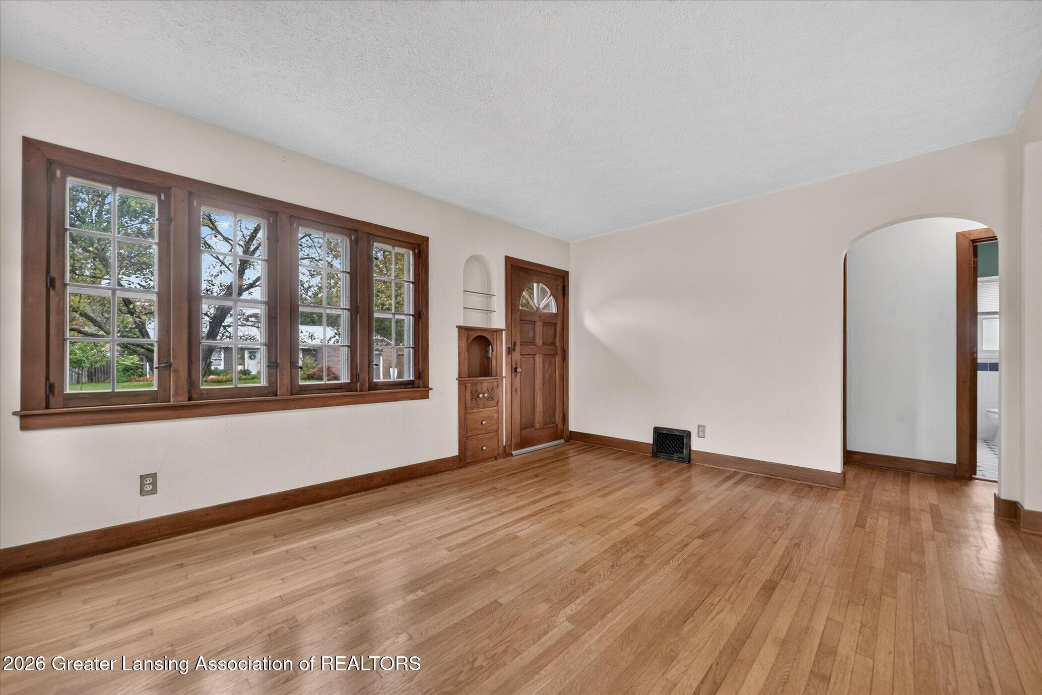 2029 Harding Avenue - Photo 4