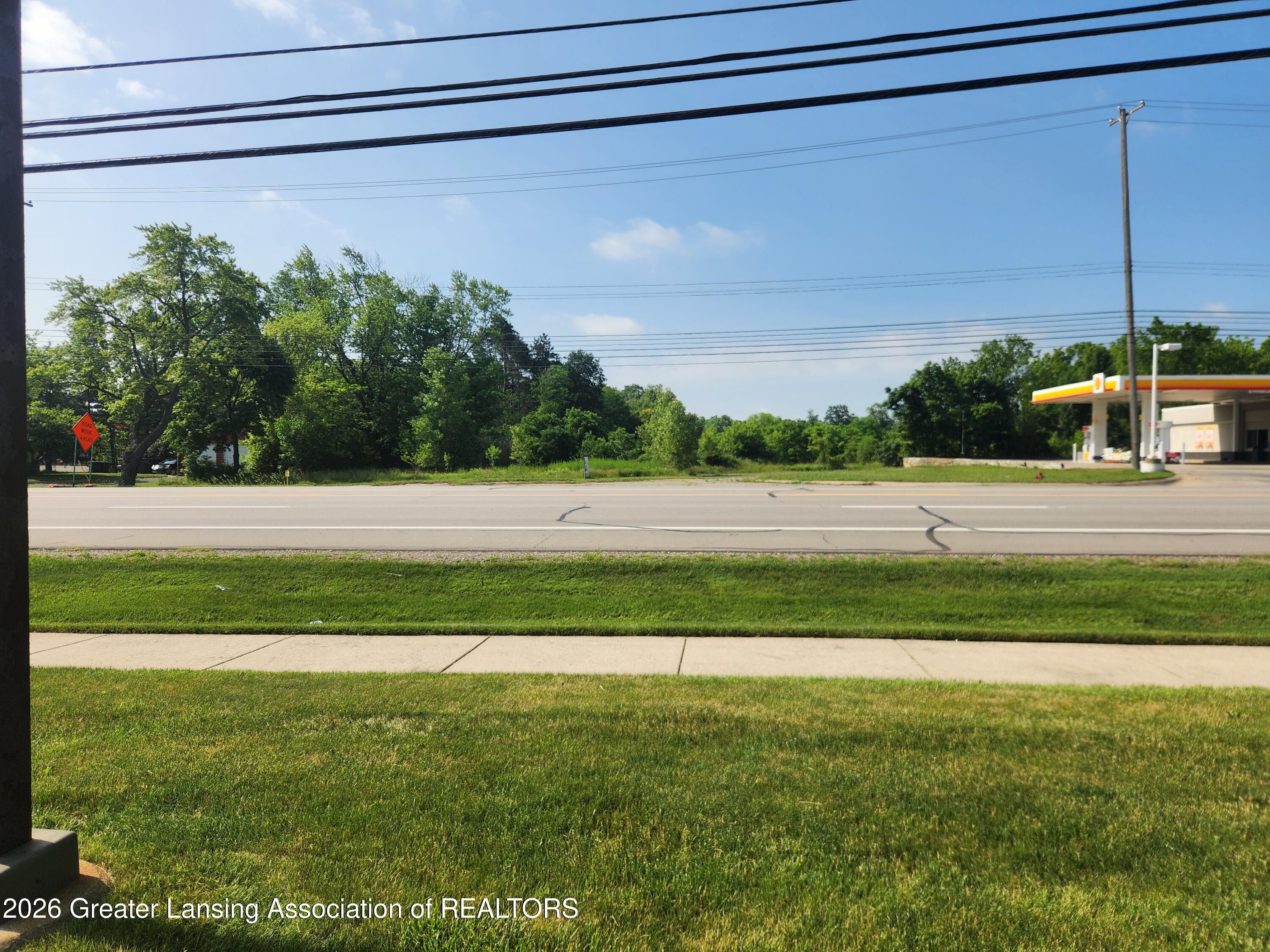 1031 E Saginaw Highway - Photo 2