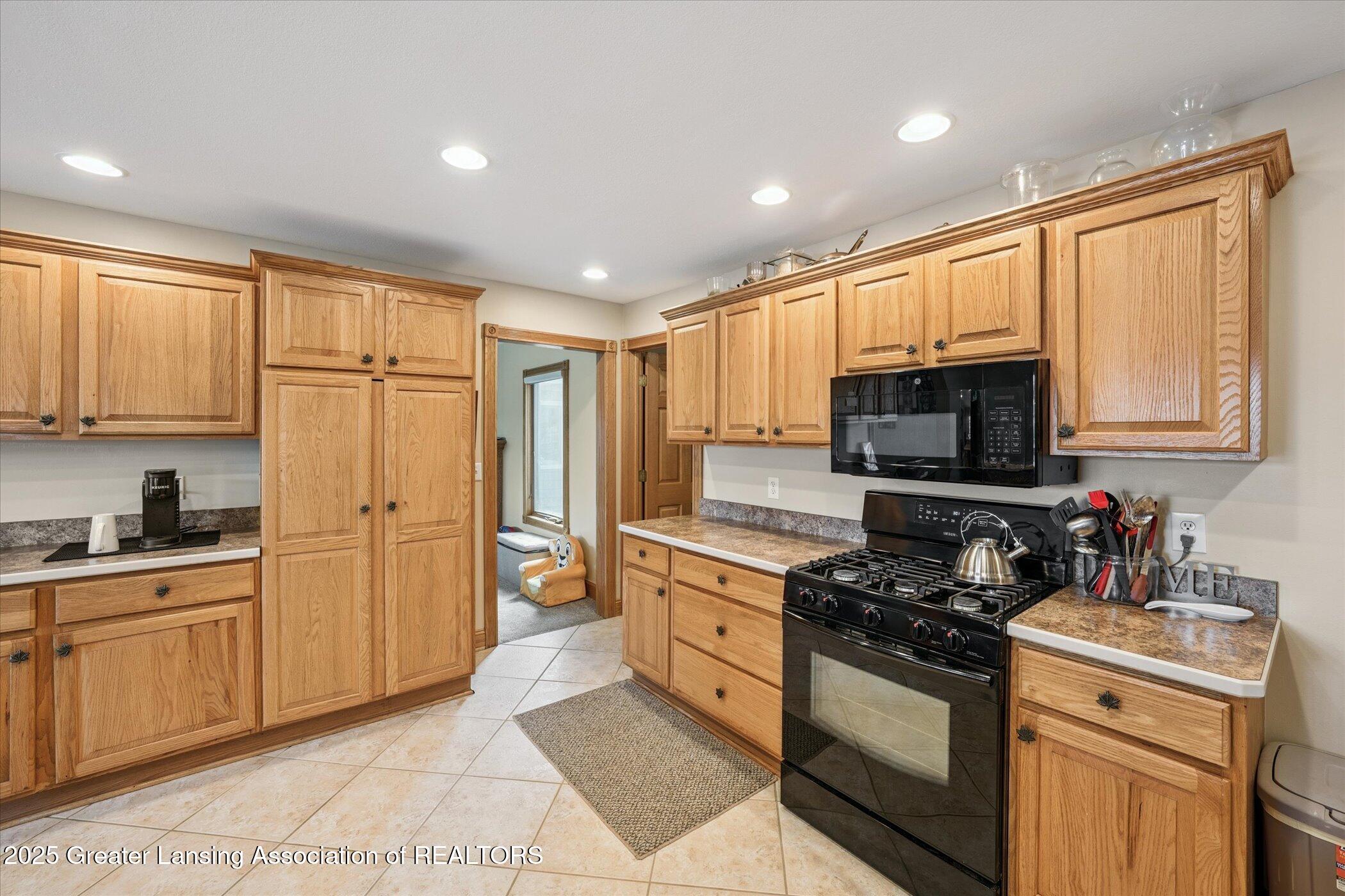 Onsted, Michigan 49265, United States, 4 Bedrooms Bedrooms, ,3 BathroomsBathrooms,Residential,Active,206120