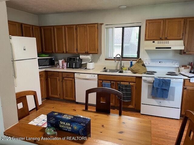 East Lansing, Michigan 48823, United States, 4 Bedrooms Bedrooms, ,2 BathroomsBathrooms,Residential,Pending,208740