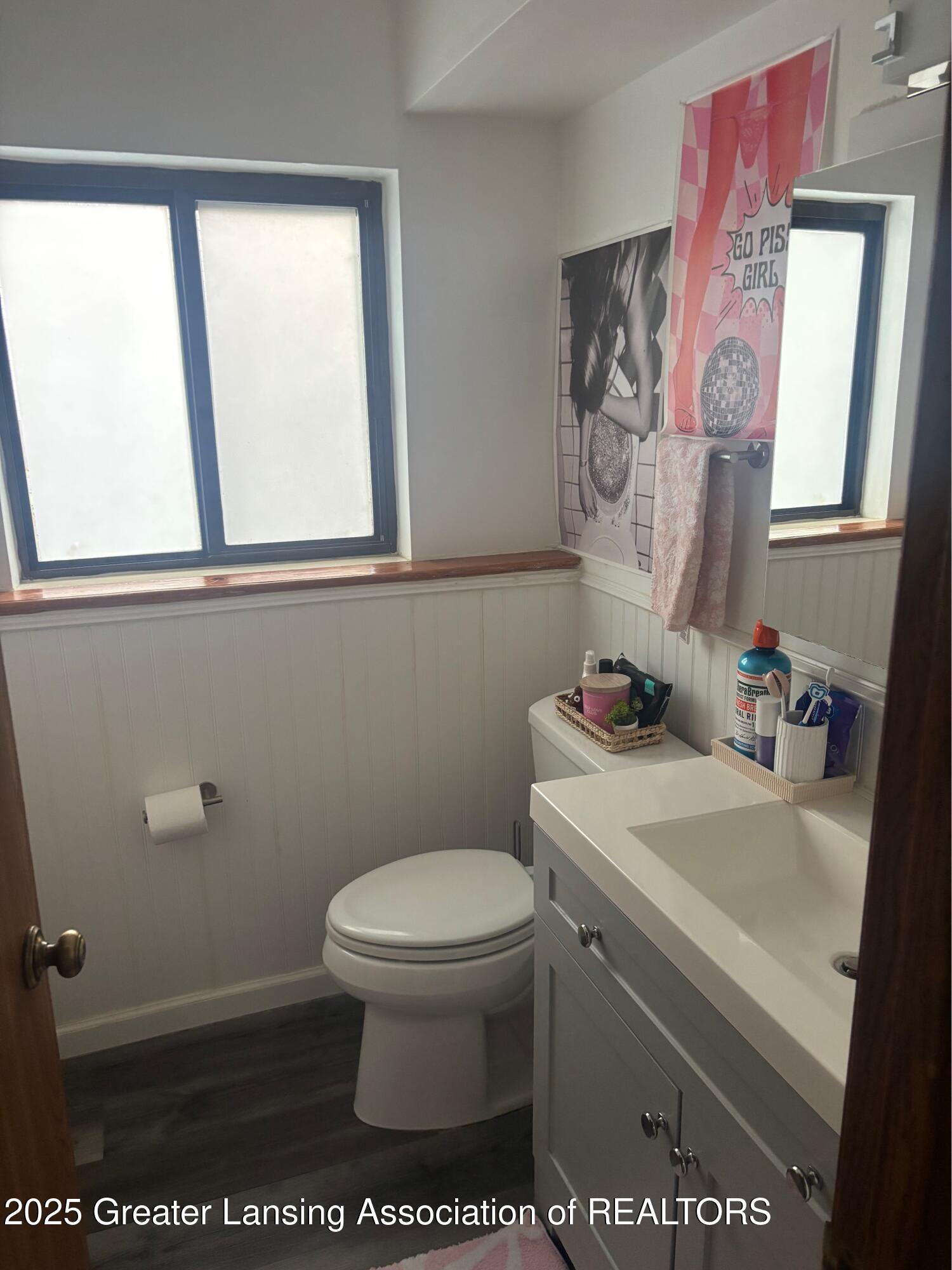 East Lansing, Michigan 48823, United States, 4 Bedrooms Bedrooms, ,2 BathroomsBathrooms,Residential,Pending,208740