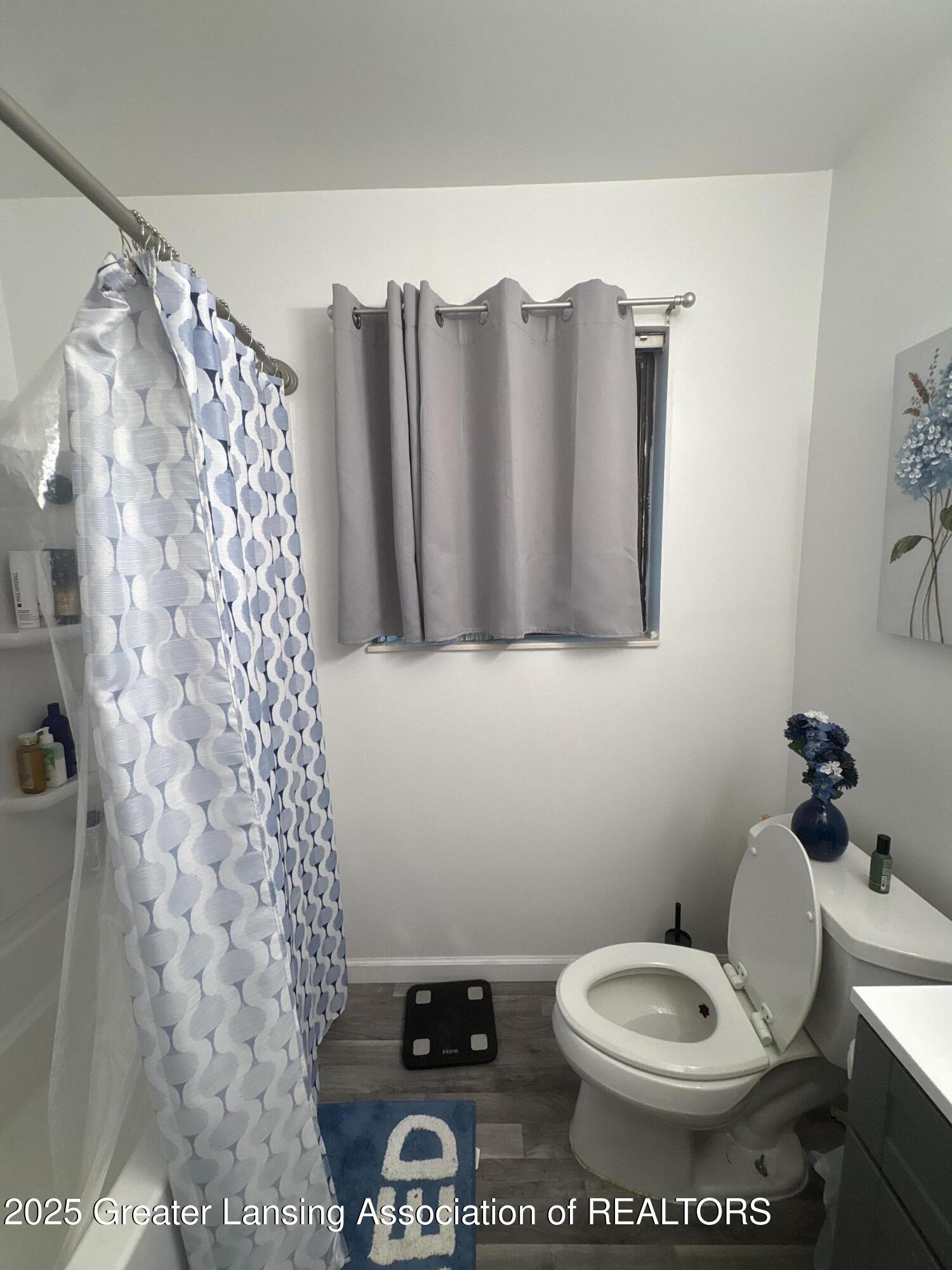 East Lansing, Michigan 48823, United States, 4 Bedrooms Bedrooms, ,2 BathroomsBathrooms,Residential,Pending,208740