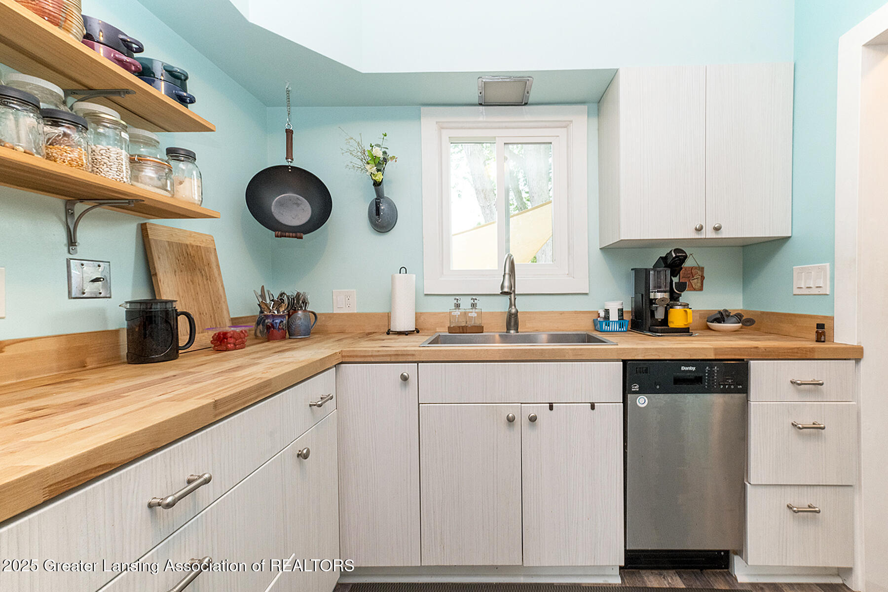 Williamston, Michigan 48895, United States, 2 Bedrooms Bedrooms, ,1 BathroomBathrooms,Residential,Pending,158999