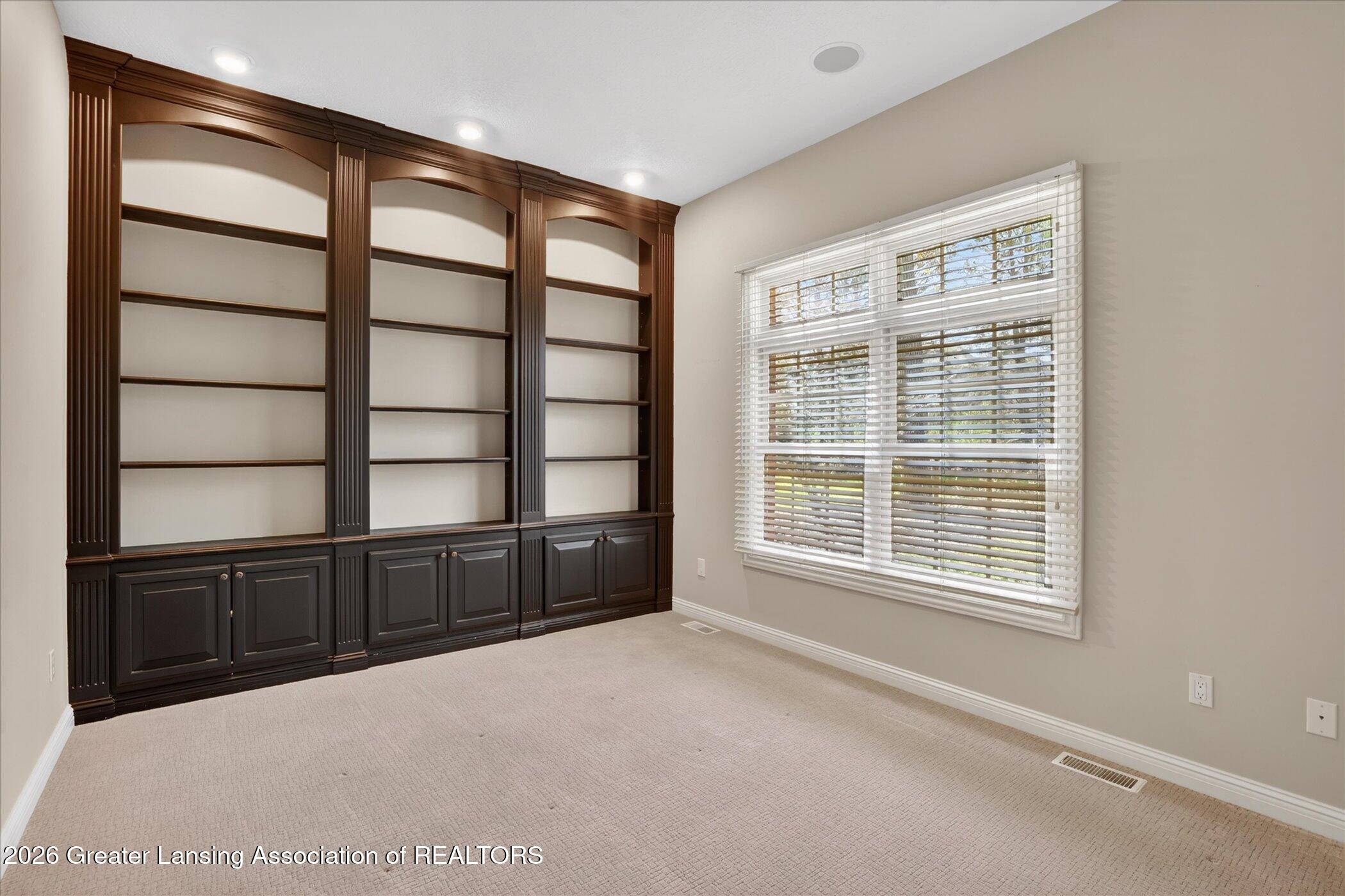Okemos, Michigan, 48864, United States, 5 Bedrooms Bedrooms, ,6 BathroomsBathrooms,Residential,Active,2041405