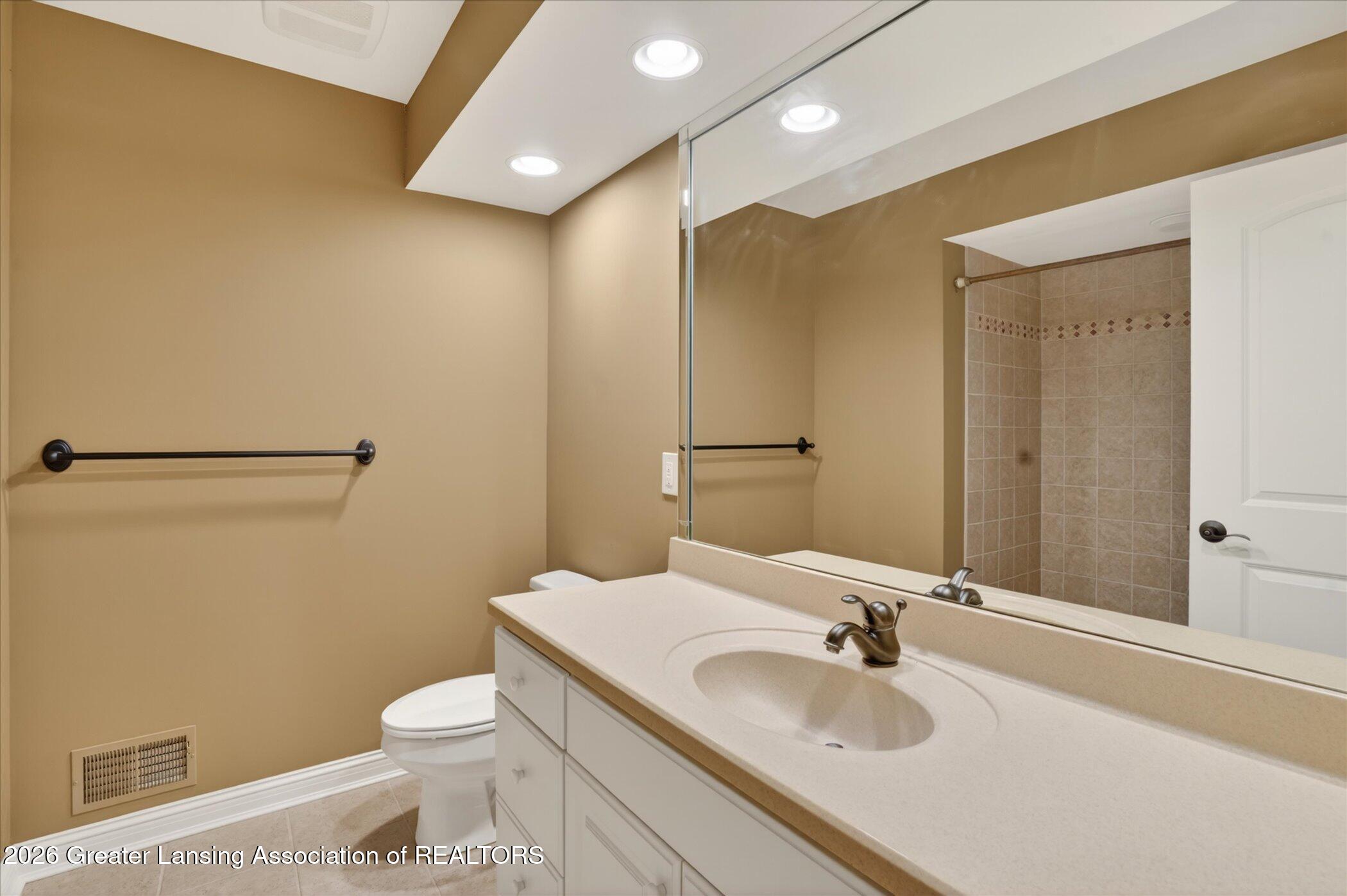 Okemos, Michigan, 48864, United States, 5 Bedrooms Bedrooms, ,6 BathroomsBathrooms,Residential,Active,2041405