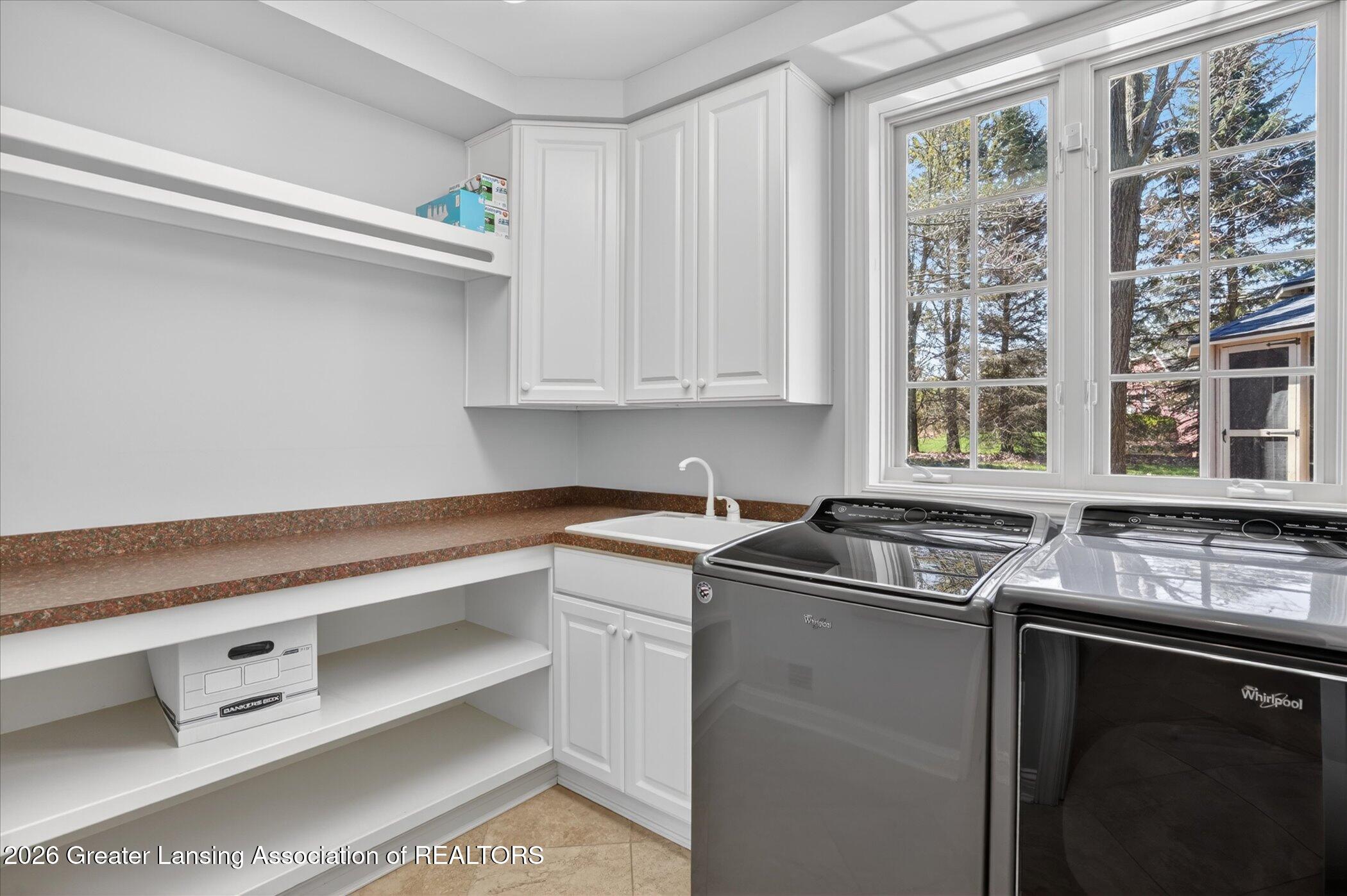 Okemos, Michigan, 48864, United States, 5 Bedrooms Bedrooms, ,6 BathroomsBathrooms,Residential,Active,2041405