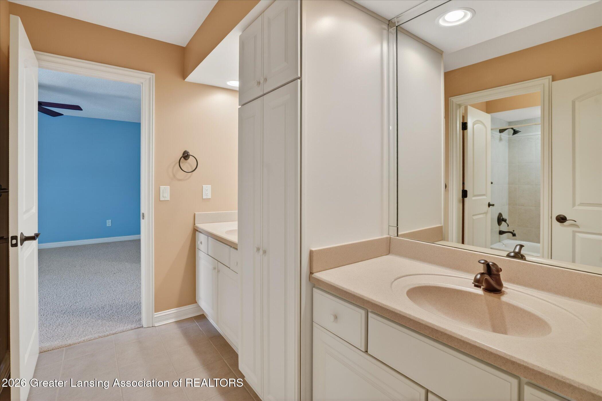 Okemos, Michigan, 48864, United States, 5 Bedrooms Bedrooms, ,6 BathroomsBathrooms,Residential,Active,2041405