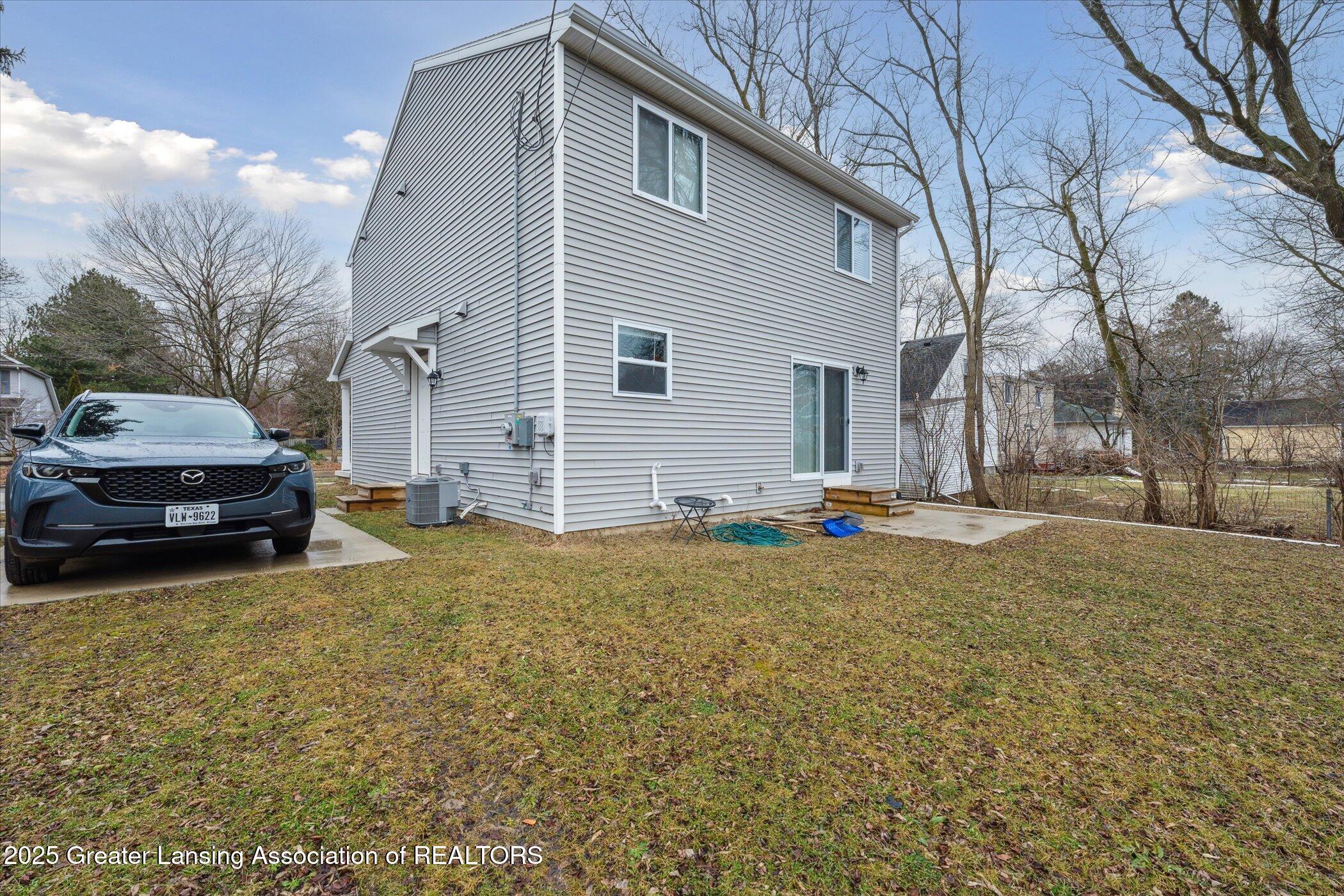 East Lansing, Michigan 48823, United States, 4 Bedrooms Bedrooms, ,3 BathroomsBathrooms,Residential,Pending,84277