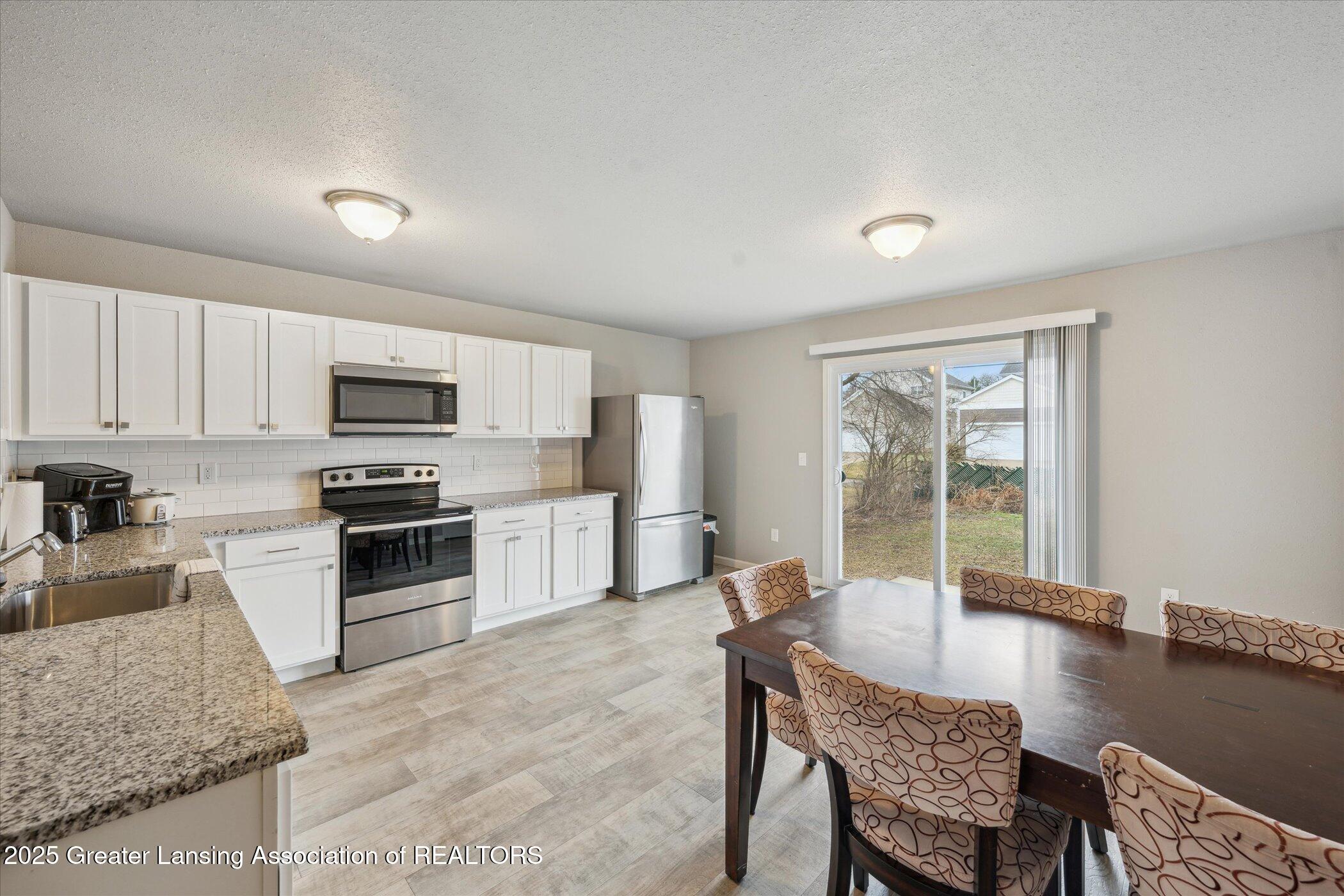 East Lansing, Michigan 48823, United States, 4 Bedrooms Bedrooms, ,3 BathroomsBathrooms,Residential,Pending,84277