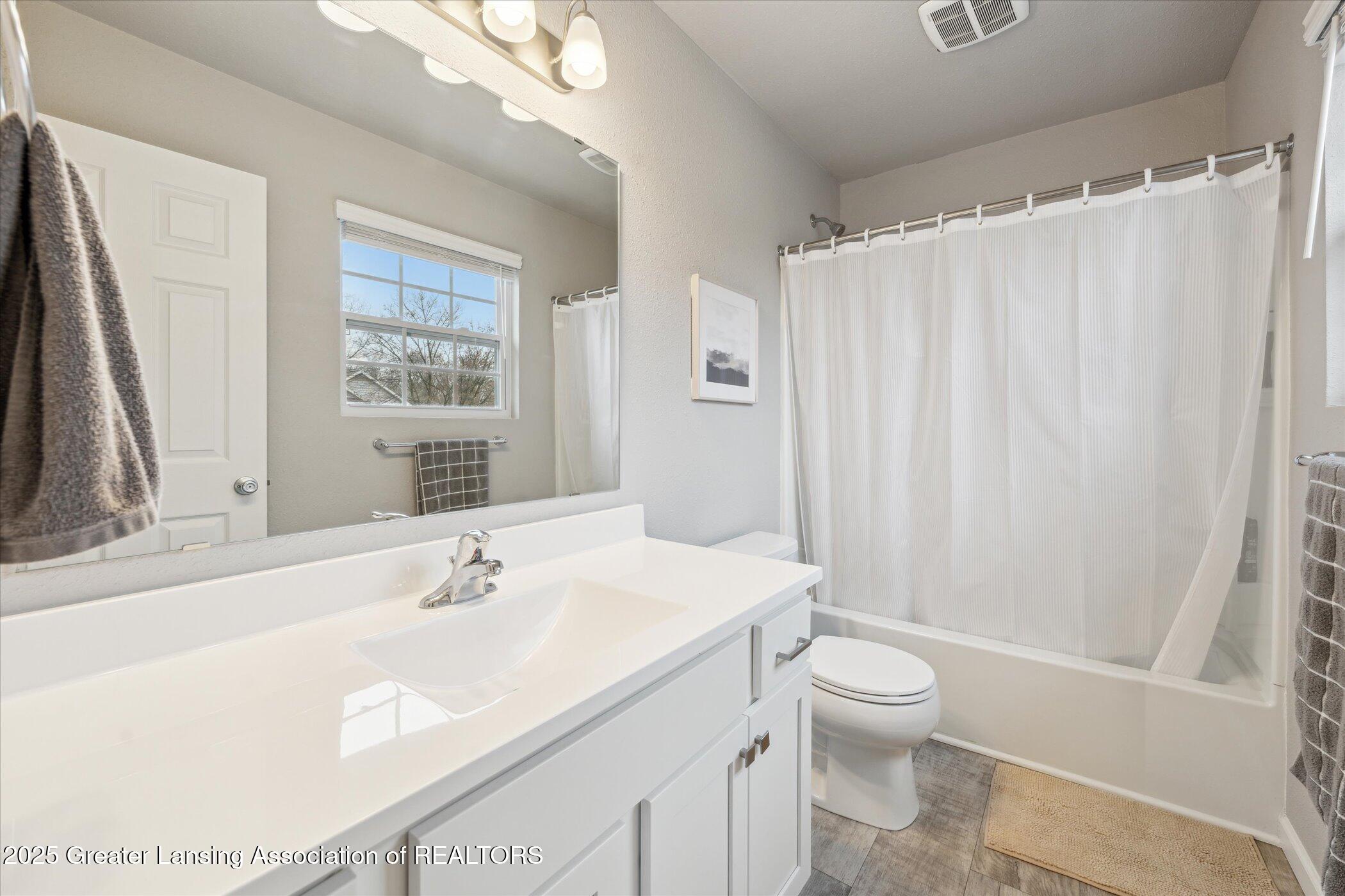 East Lansing, Michigan 48823, United States, 4 Bedrooms Bedrooms, ,3 BathroomsBathrooms,Residential,Pending,84277