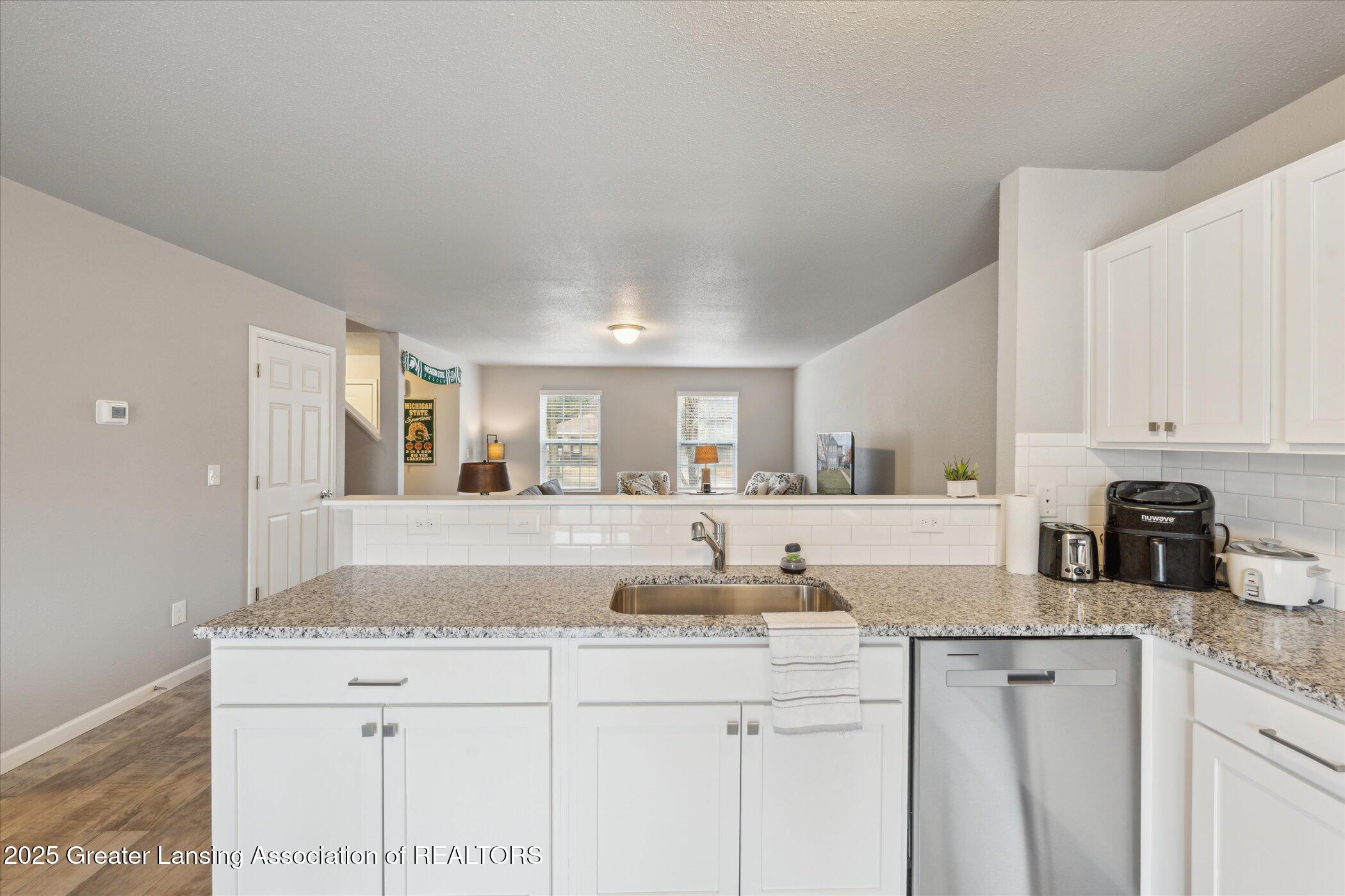 East Lansing, Michigan 48823, United States, 4 Bedrooms Bedrooms, ,3 BathroomsBathrooms,Residential,Pending,84277