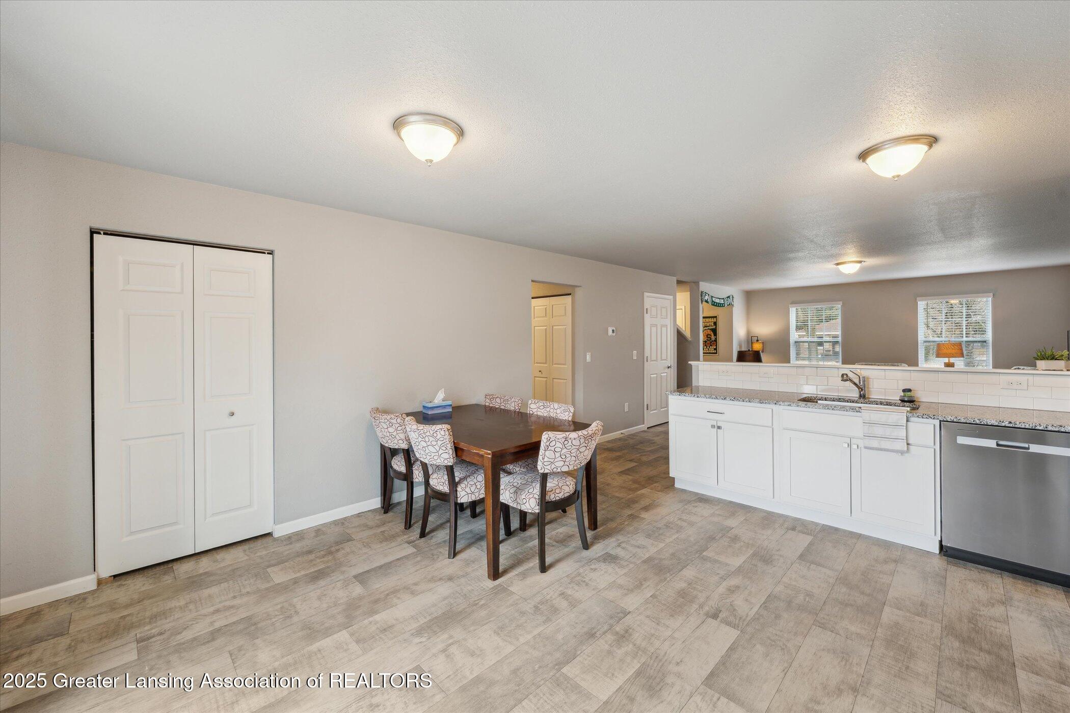 East Lansing, Michigan 48823, United States, 4 Bedrooms Bedrooms, ,3 BathroomsBathrooms,Residential,Pending,84277