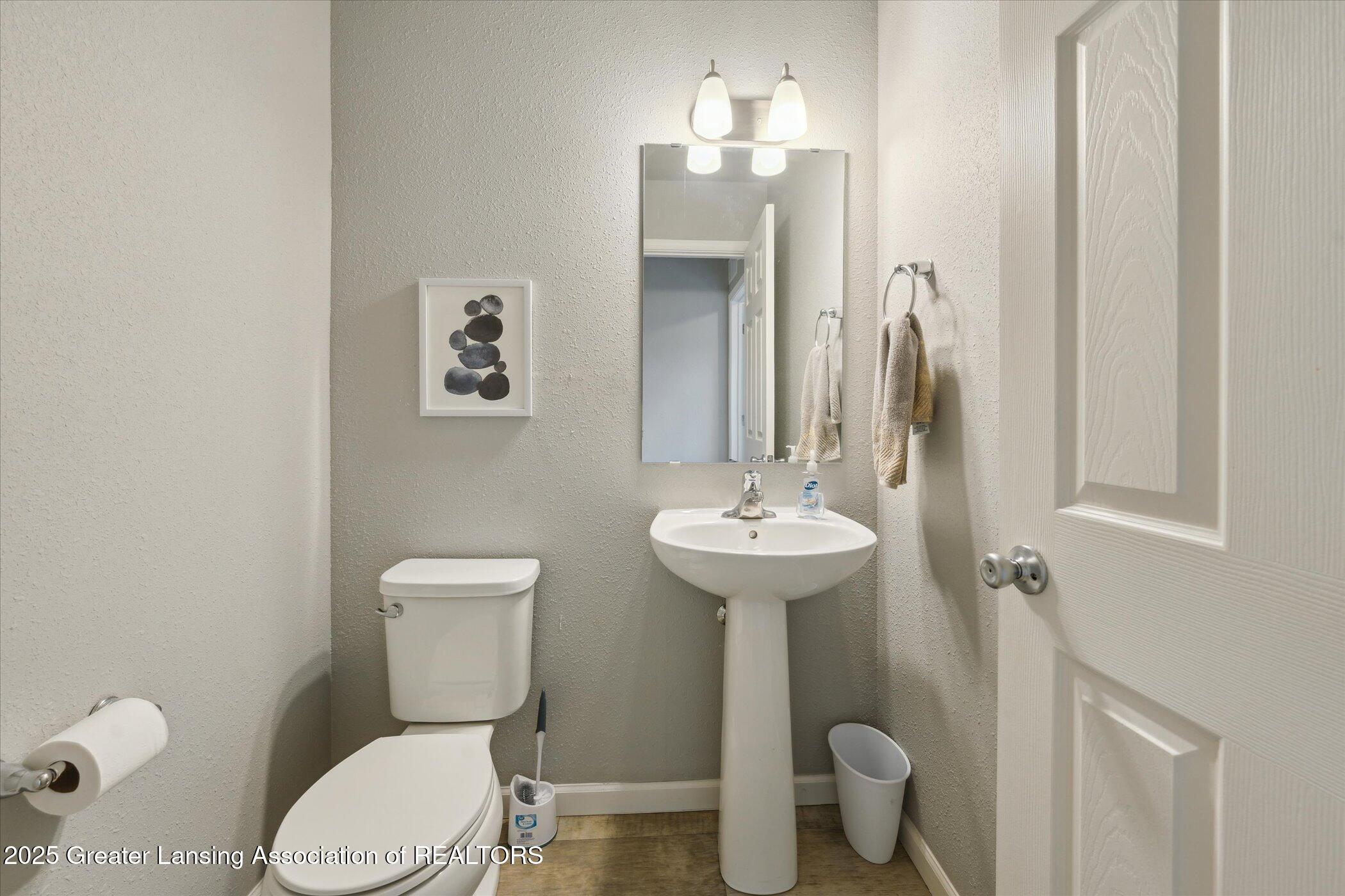 East Lansing, Michigan 48823, United States, 4 Bedrooms Bedrooms, ,3 BathroomsBathrooms,Residential,Pending,84277