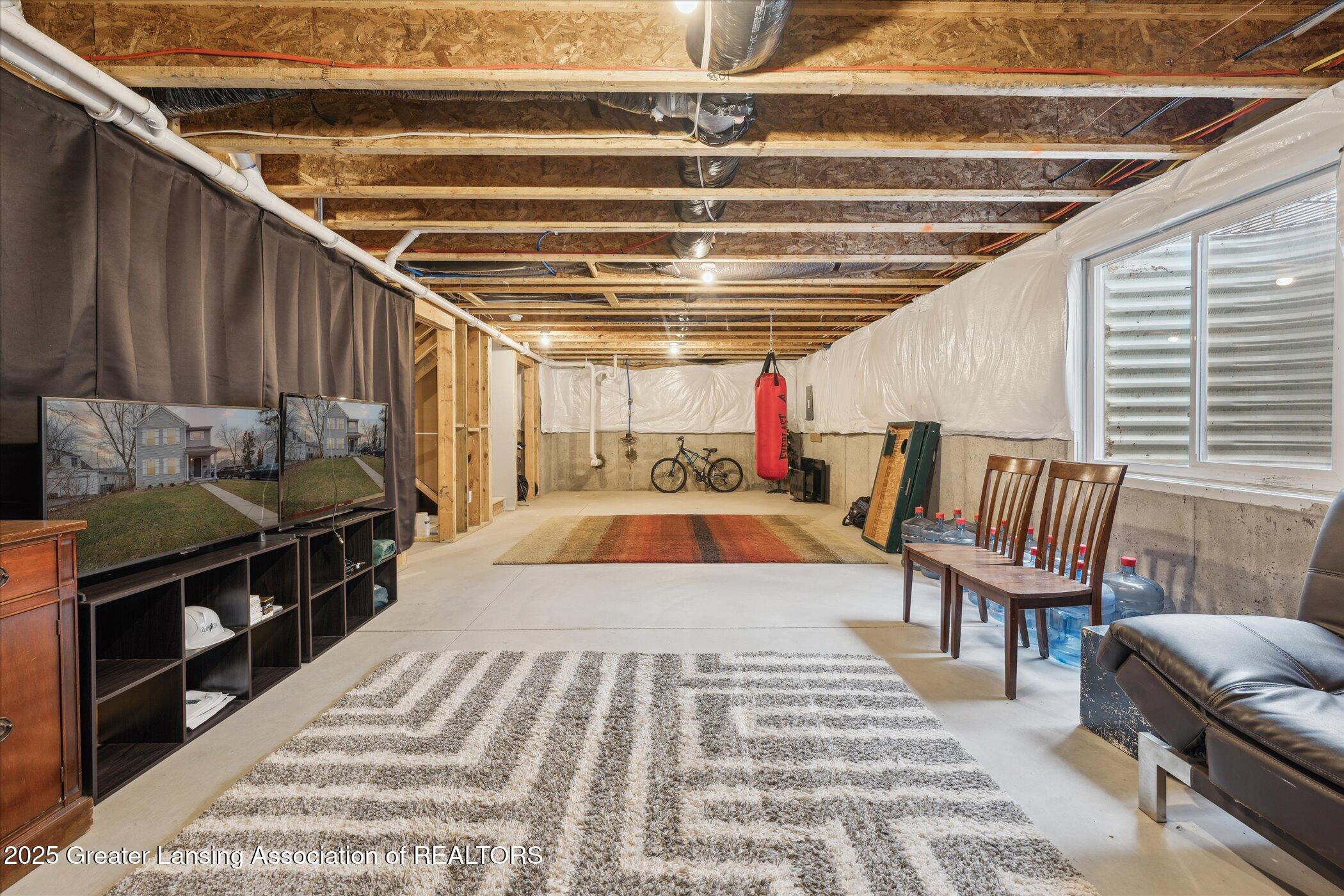 East Lansing, Michigan 48823, United States, 4 Bedrooms Bedrooms, ,3 BathroomsBathrooms,Residential,Pending,84277