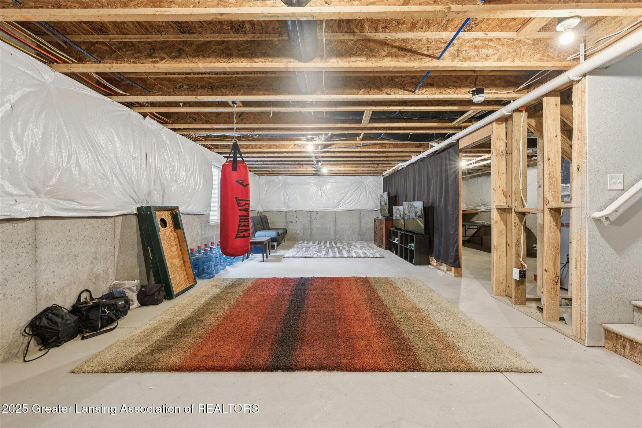 East Lansing, Michigan 48823, United States, 4 Bedrooms Bedrooms, ,3 BathroomsBathrooms,Residential,Pending,84277