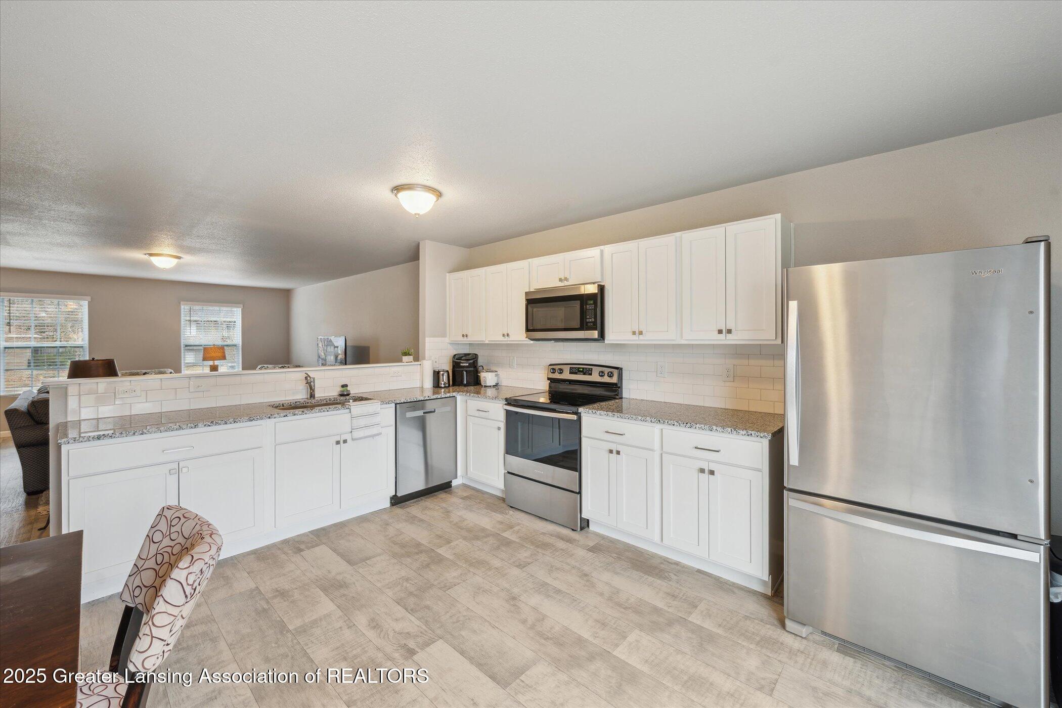 East Lansing, Michigan 48823, United States, 4 Bedrooms Bedrooms, ,3 BathroomsBathrooms,Residential,Pending,84277