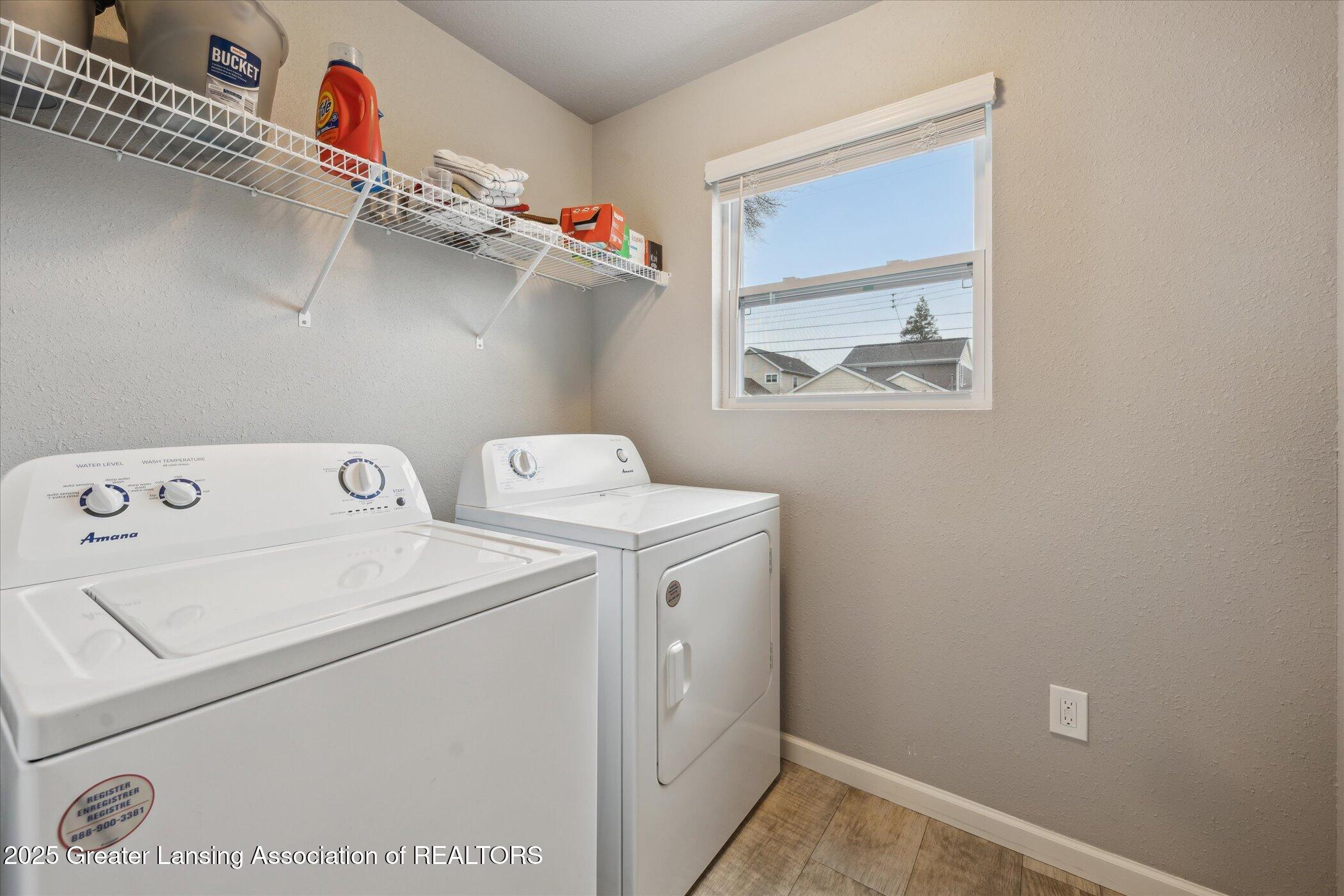 East Lansing, Michigan 48823, United States, 4 Bedrooms Bedrooms, ,3 BathroomsBathrooms,Residential,Pending,84277