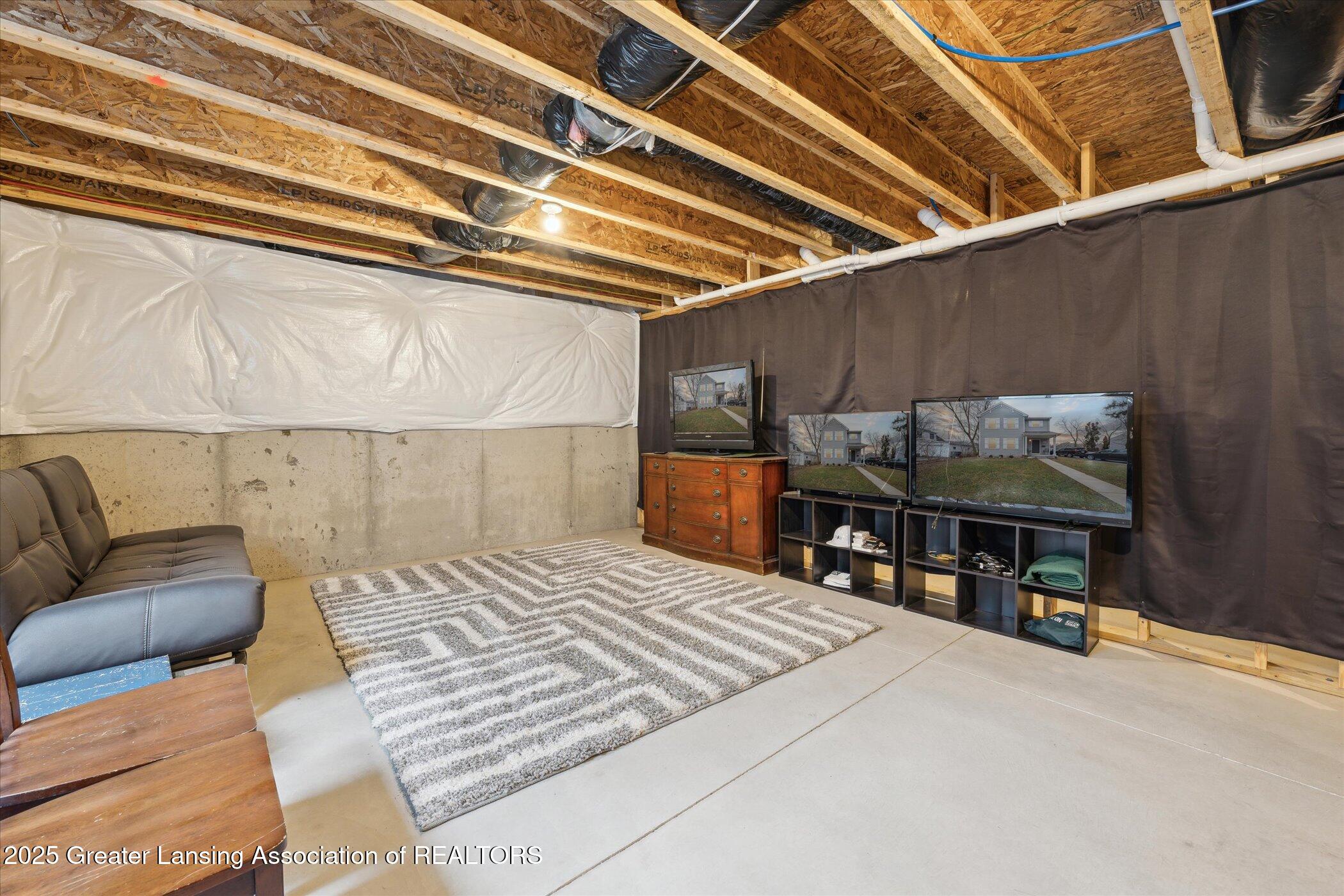 East Lansing, Michigan 48823, United States, 4 Bedrooms Bedrooms, ,3 BathroomsBathrooms,Residential,Pending,84277