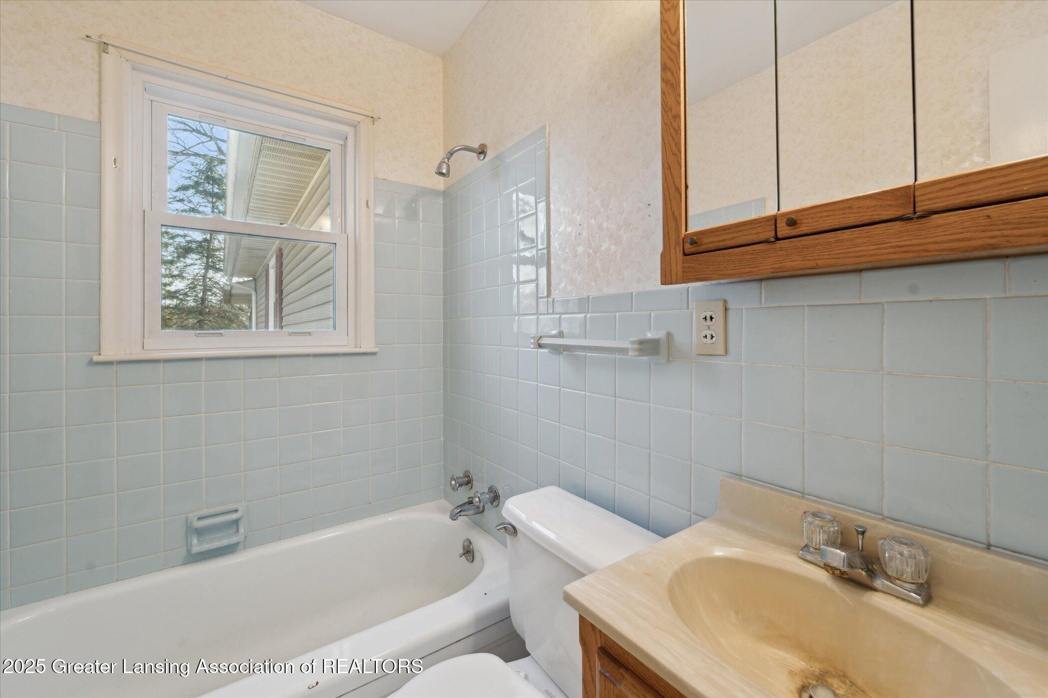 Eaton Rapids, Michigan 48827, United States, 3 Bedrooms Bedrooms, ,2 BathroomsBathrooms,Residential,Active,95404