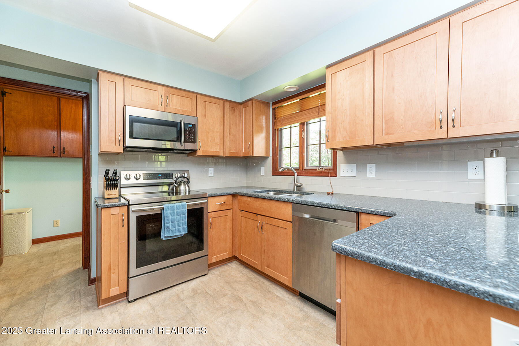 Okemos, Michigan 48864, United States, 3 Bedrooms Bedrooms, ,2 BathroomsBathrooms,Residential,Pending,130135