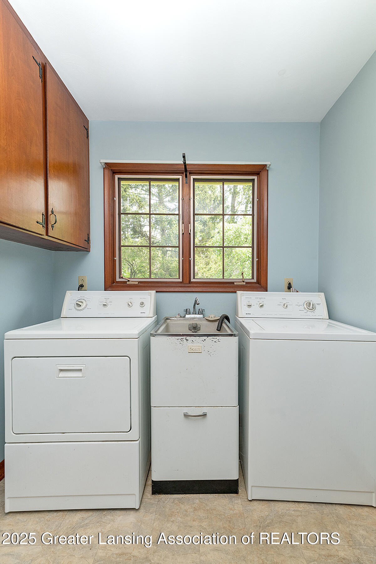 Okemos, Michigan 48864, United States, 3 Bedrooms Bedrooms, ,2 BathroomsBathrooms,Residential,Pending,130135