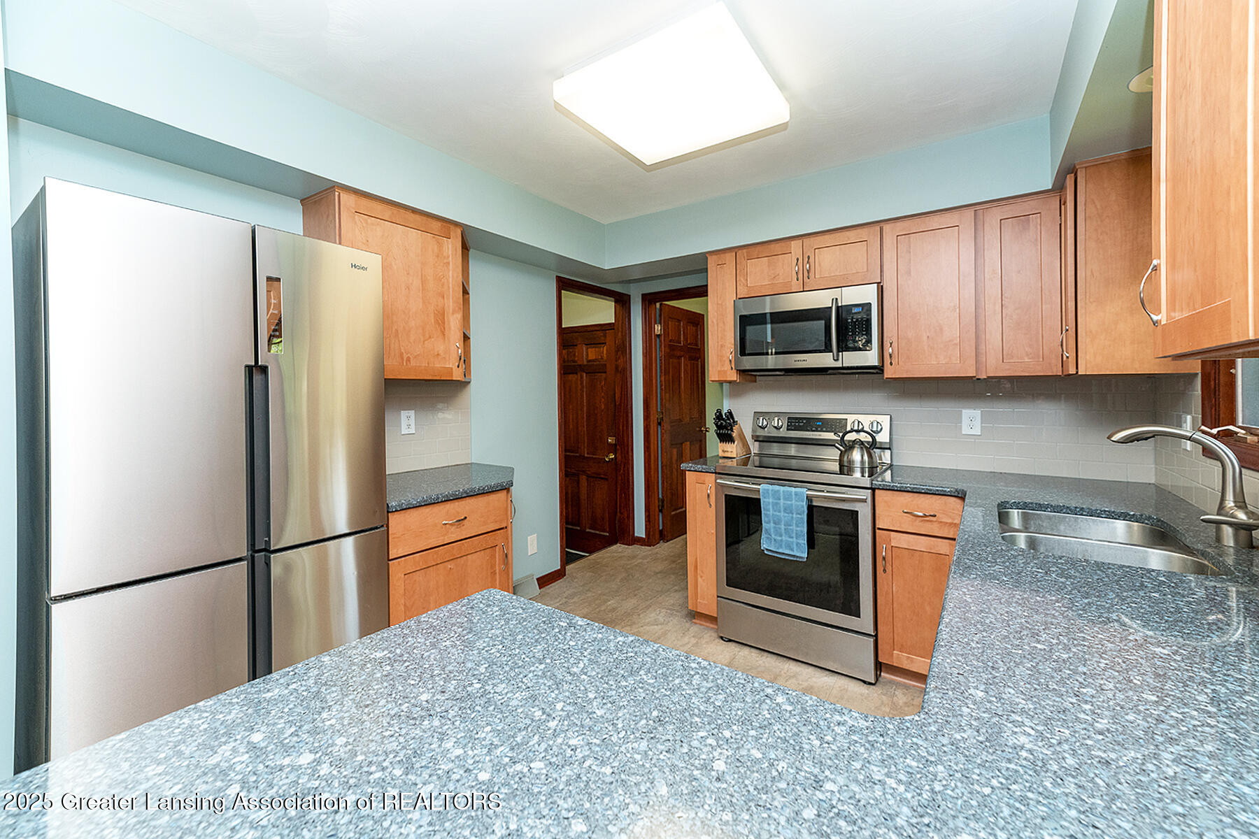 Okemos, Michigan 48864, United States, 3 Bedrooms Bedrooms, ,2 BathroomsBathrooms,Residential,Pending,130135